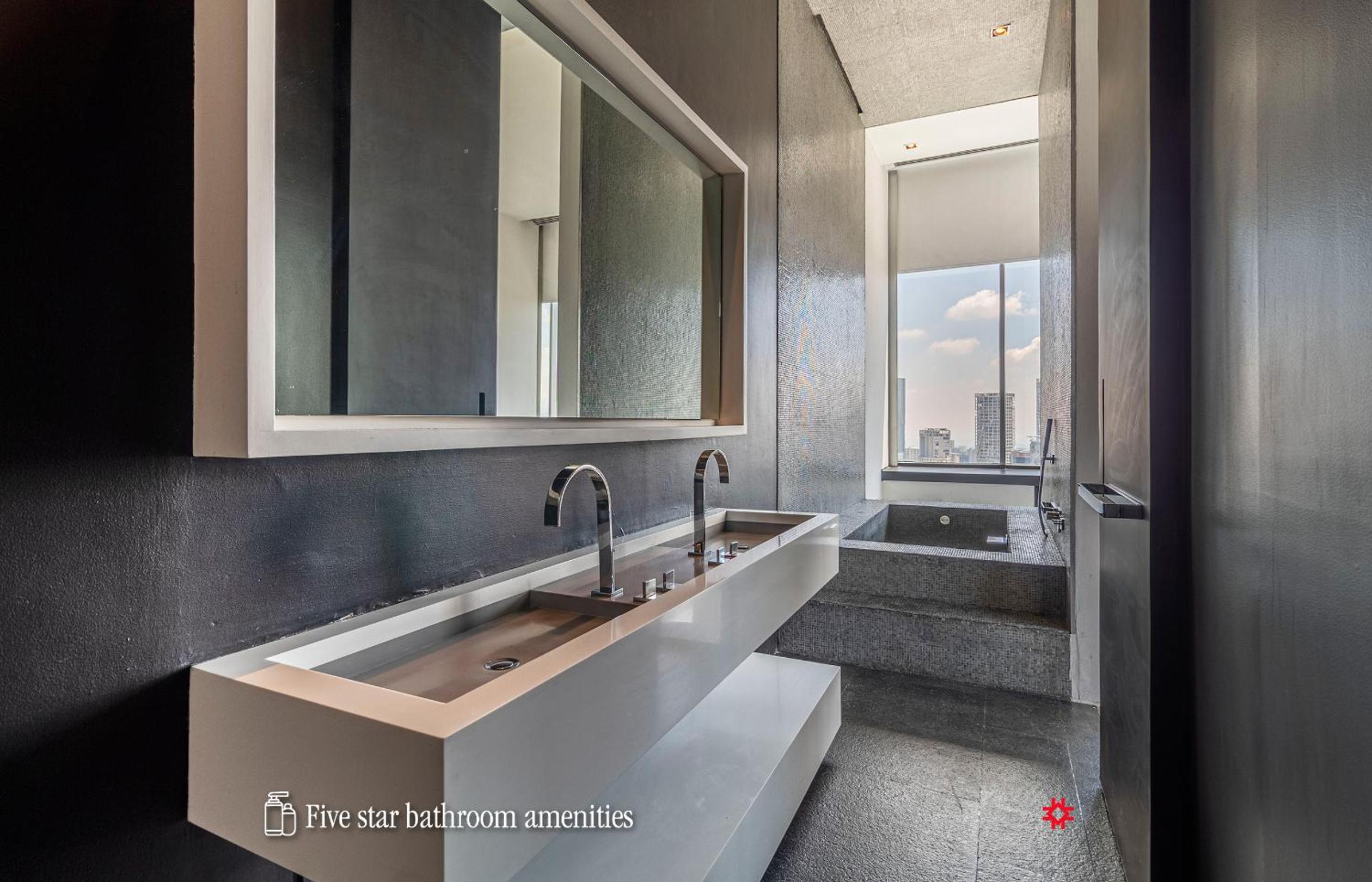 Deluxe Queen Suite - Photo 16