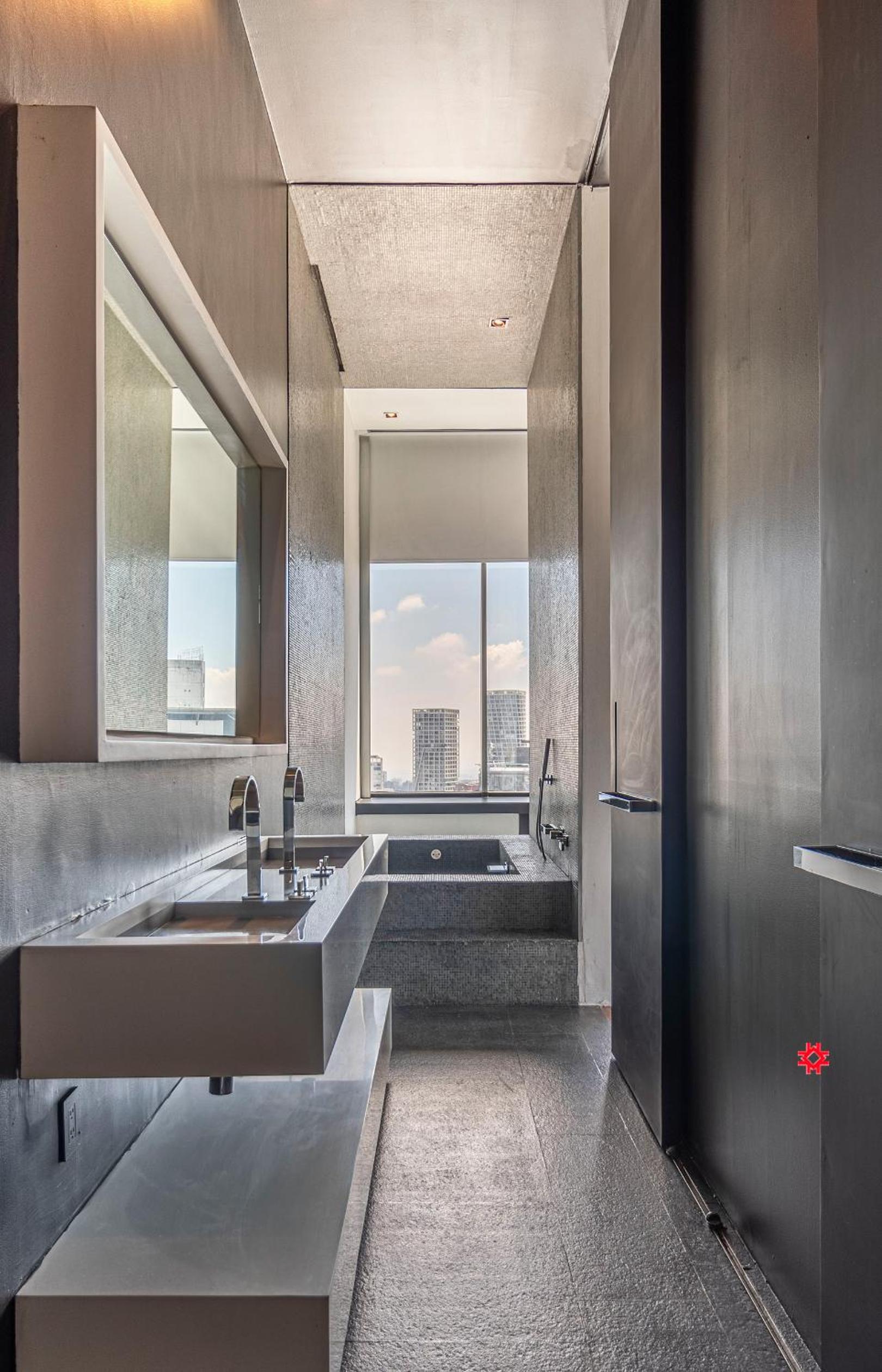 Deluxe Queen Suite - Photo 19
