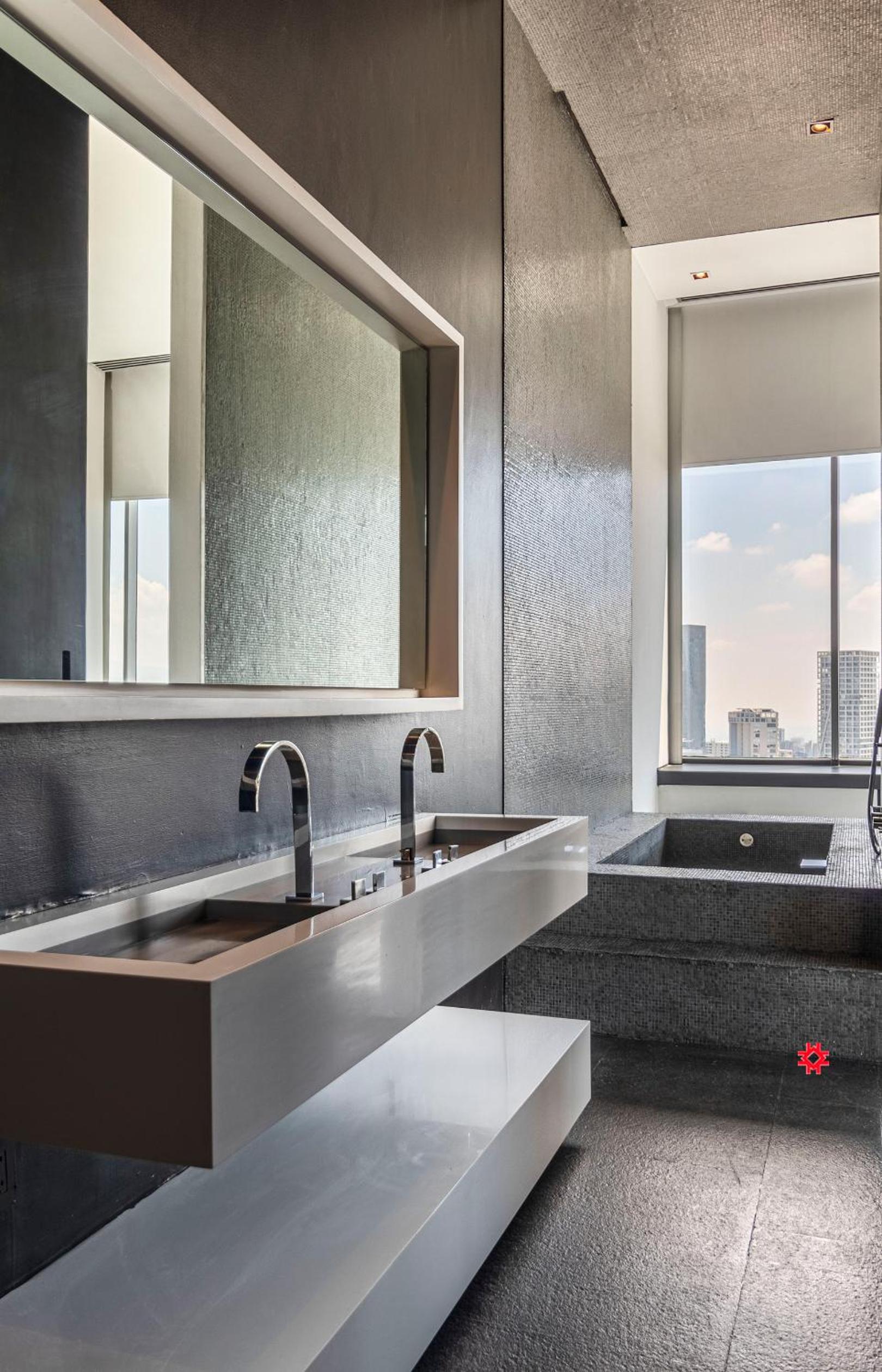 Deluxe Queen Suite - Photo 18