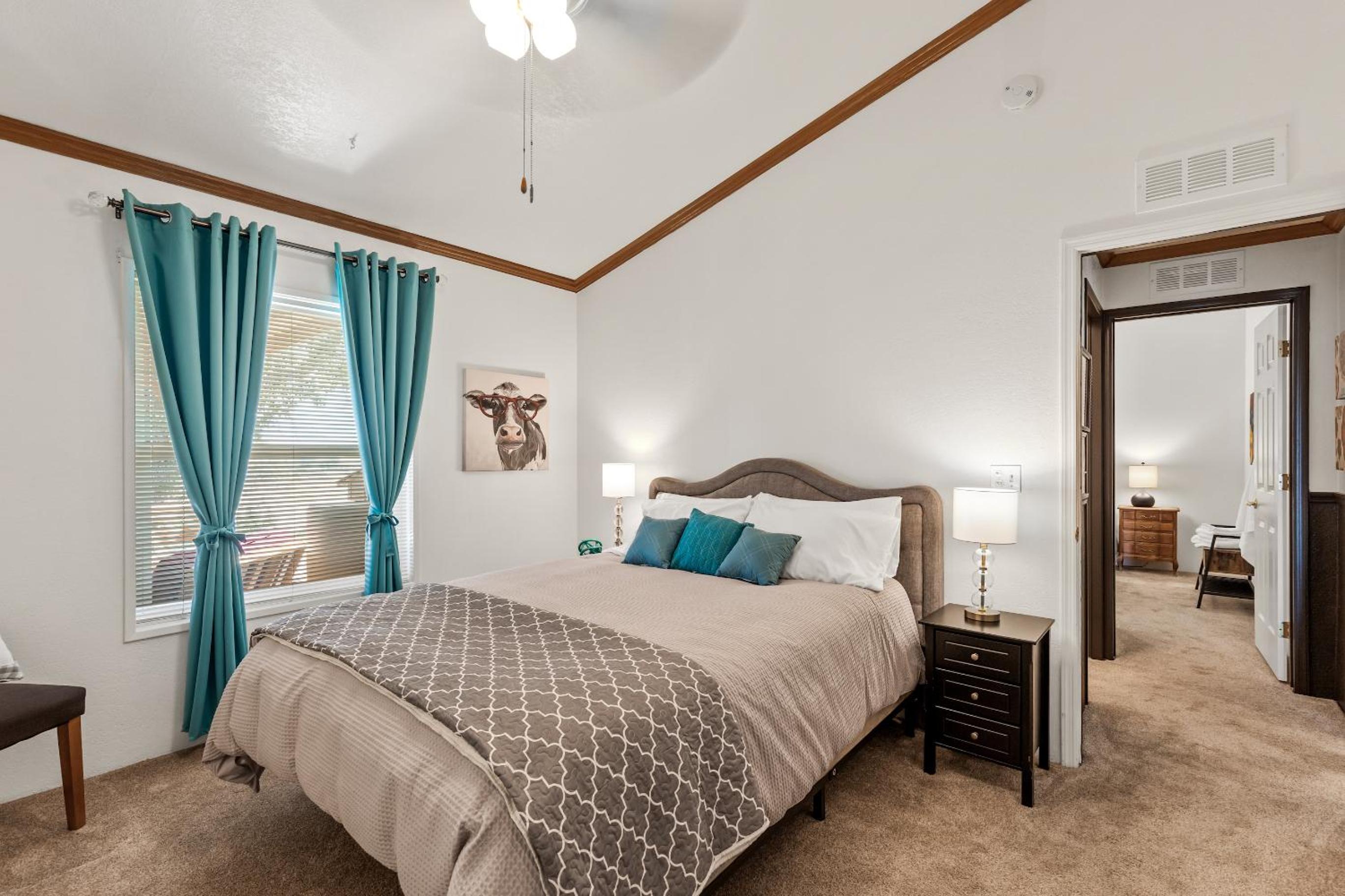 Queen Room photo 1