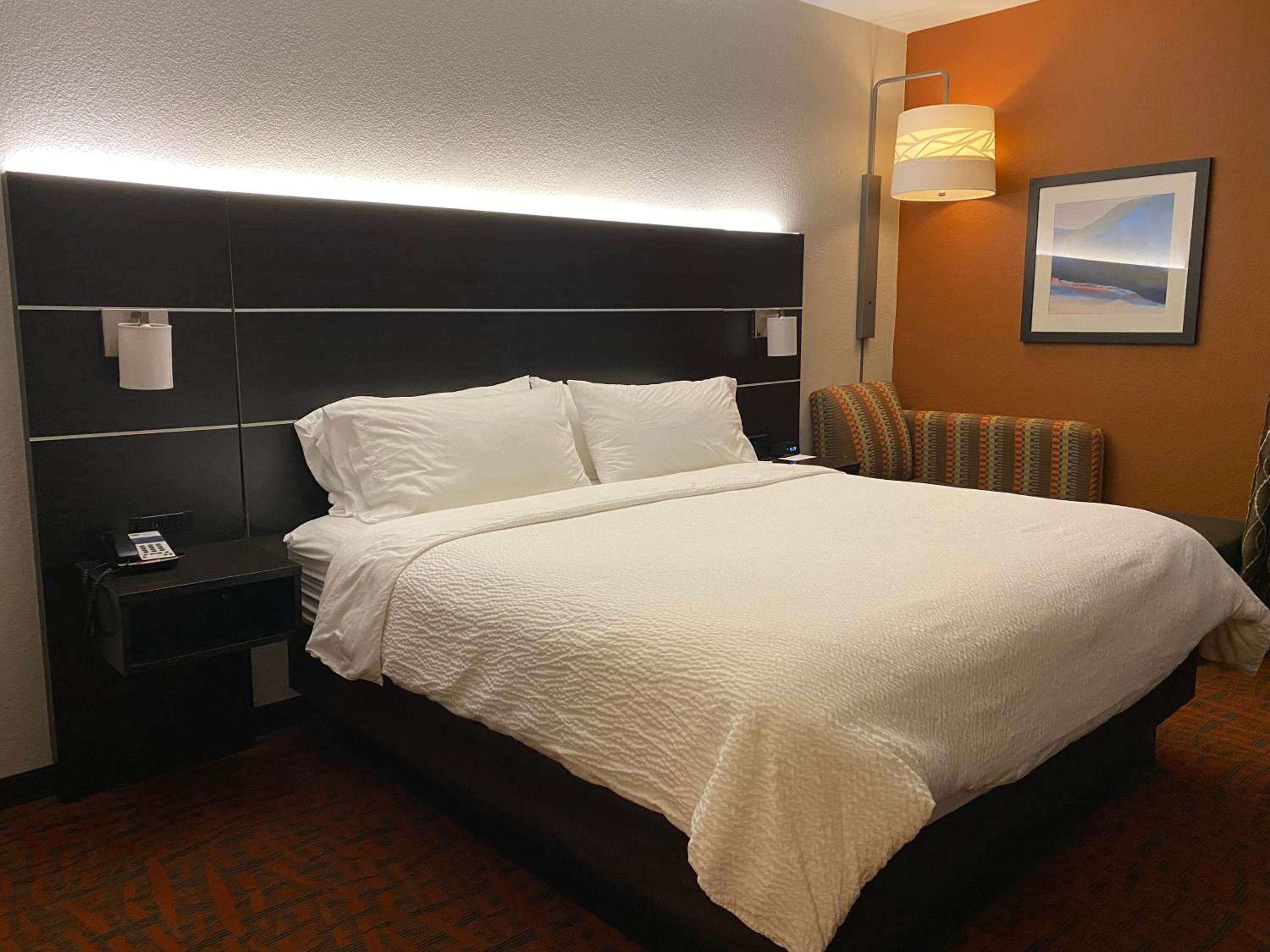 King Room - Mobility Access/Hearing Accessible - Photo 2