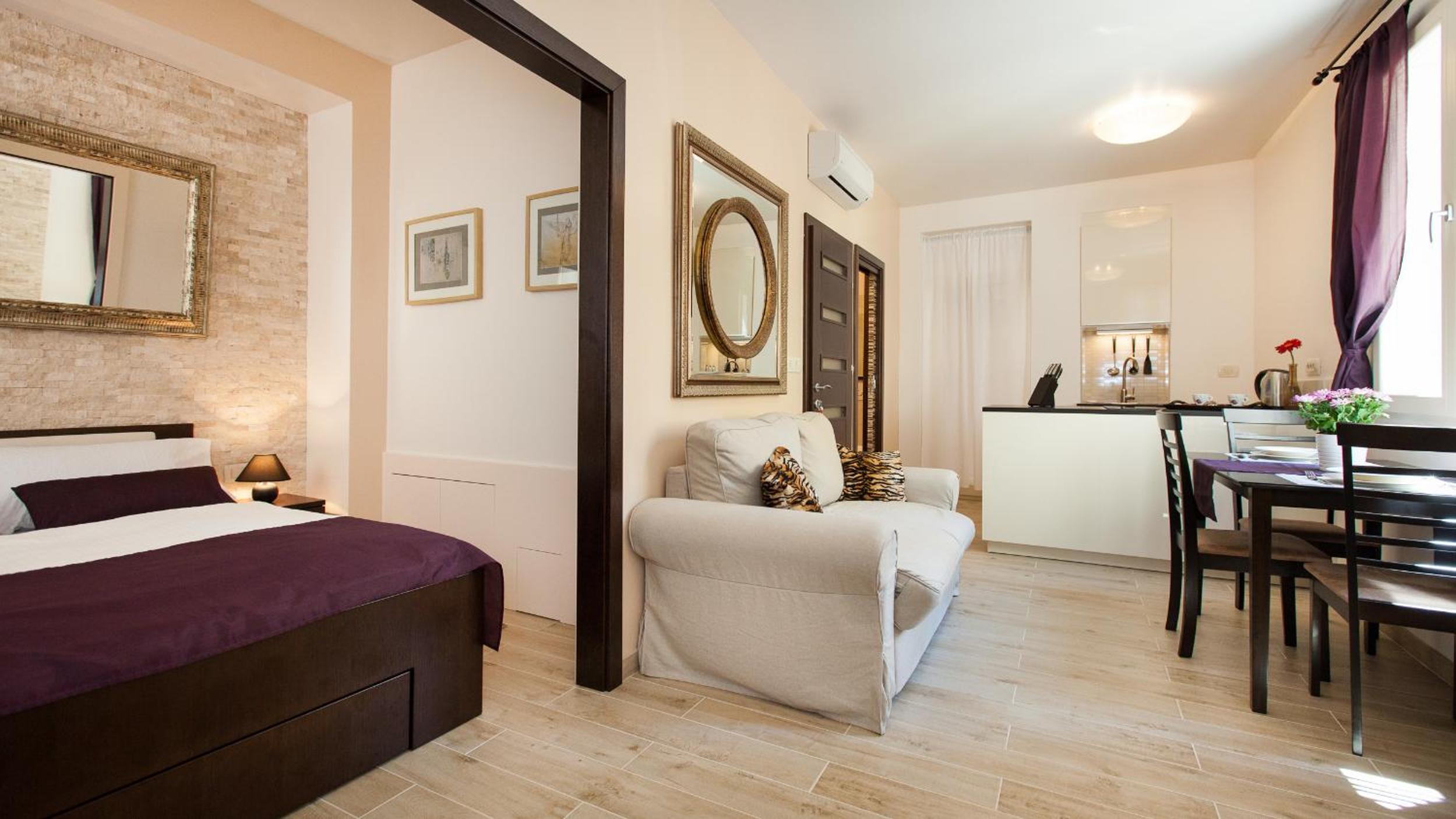 One-Bedroom Apartment - Photo 19
