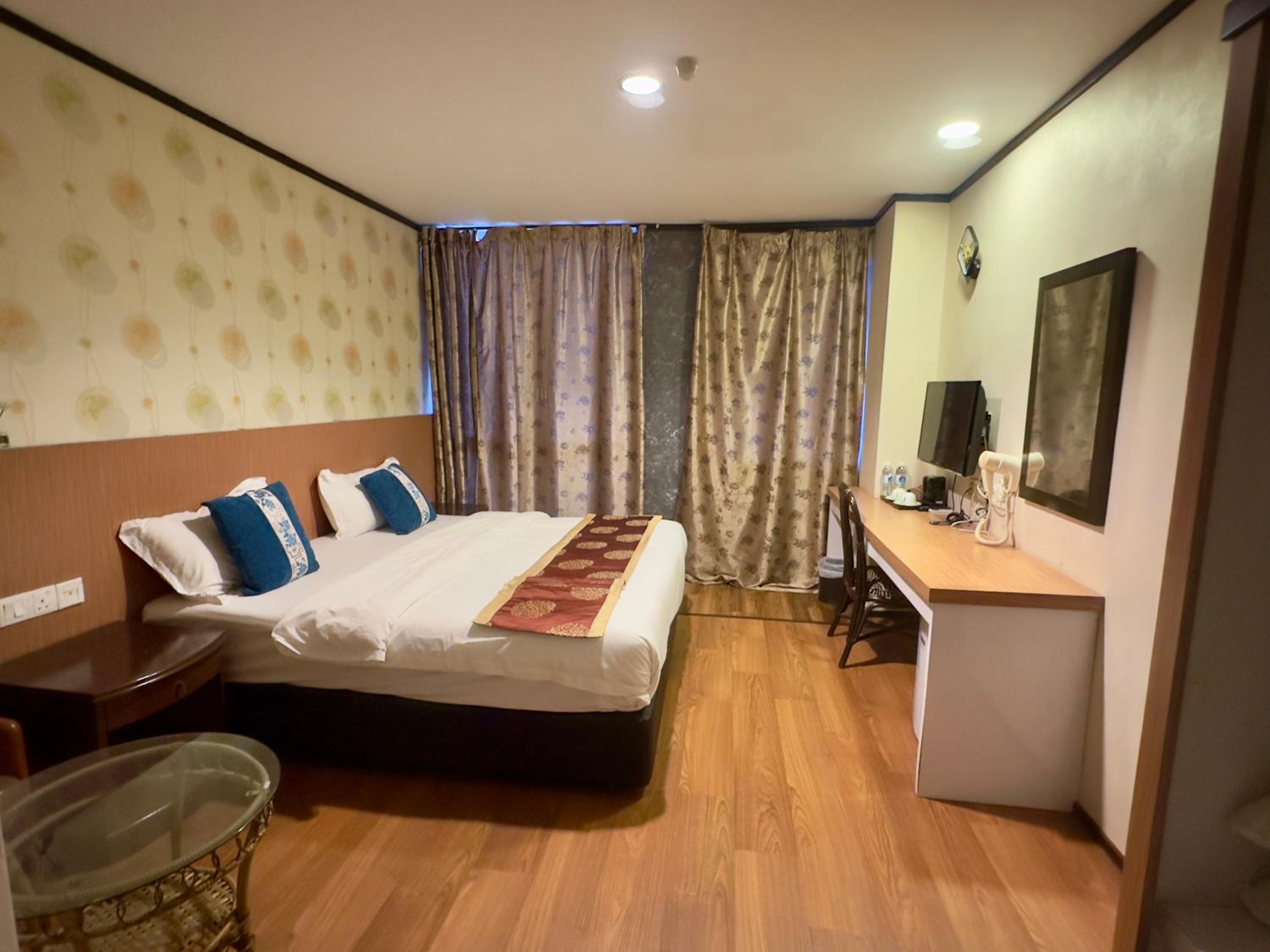 Deluxe King Room - Photo 1