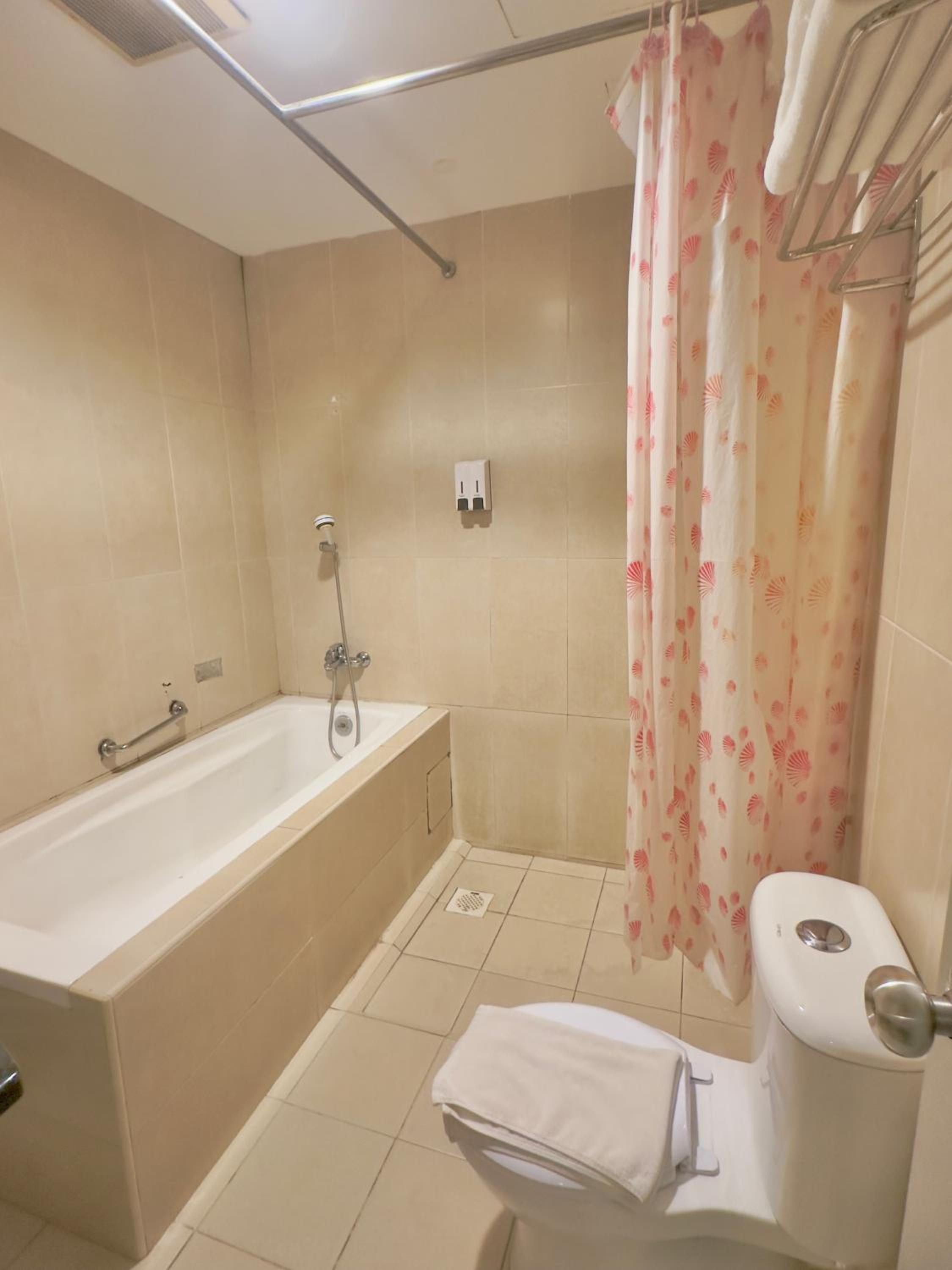 Deluxe King Room - Photo 2
