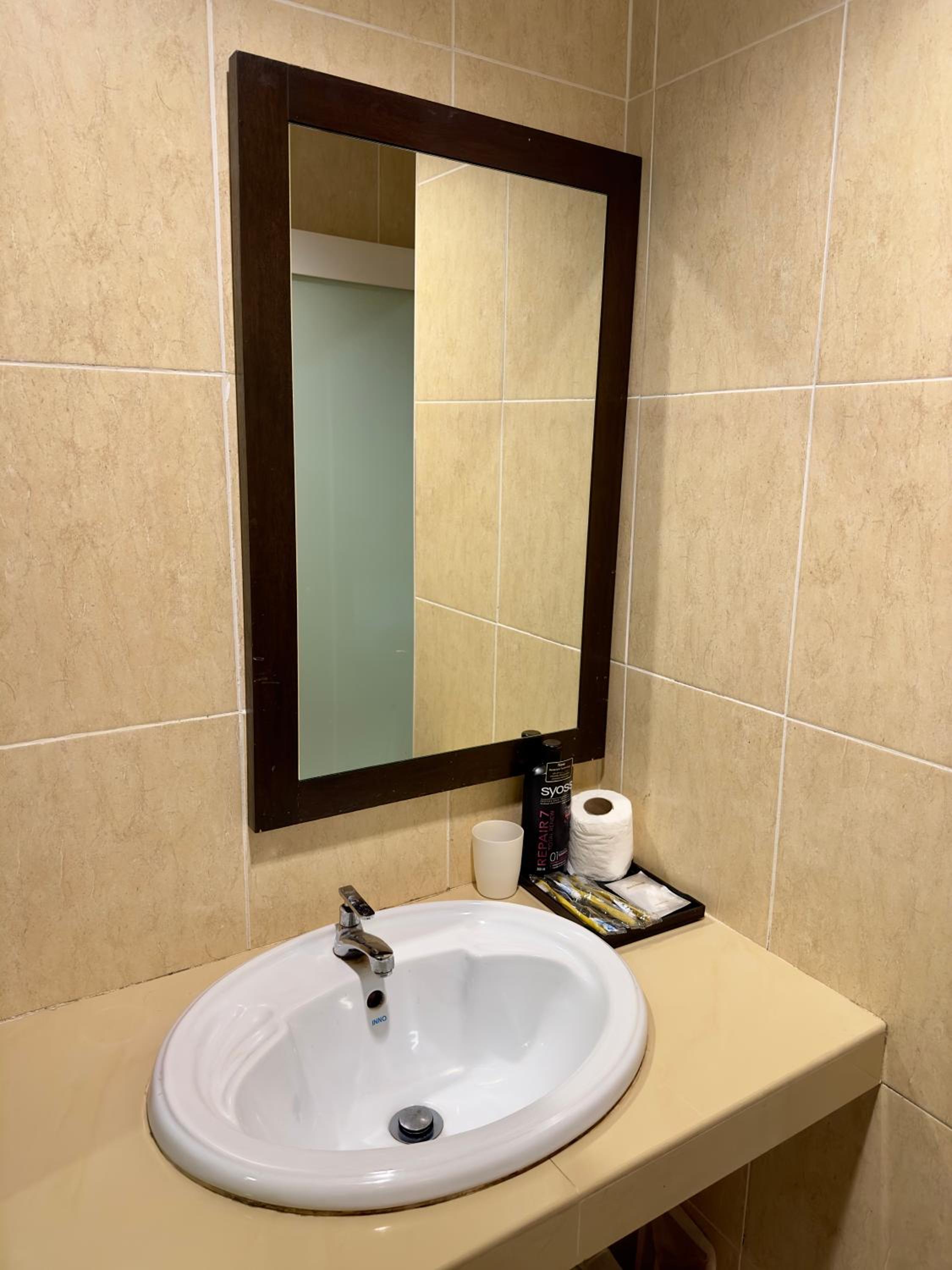 Superior King Room - Photo 3