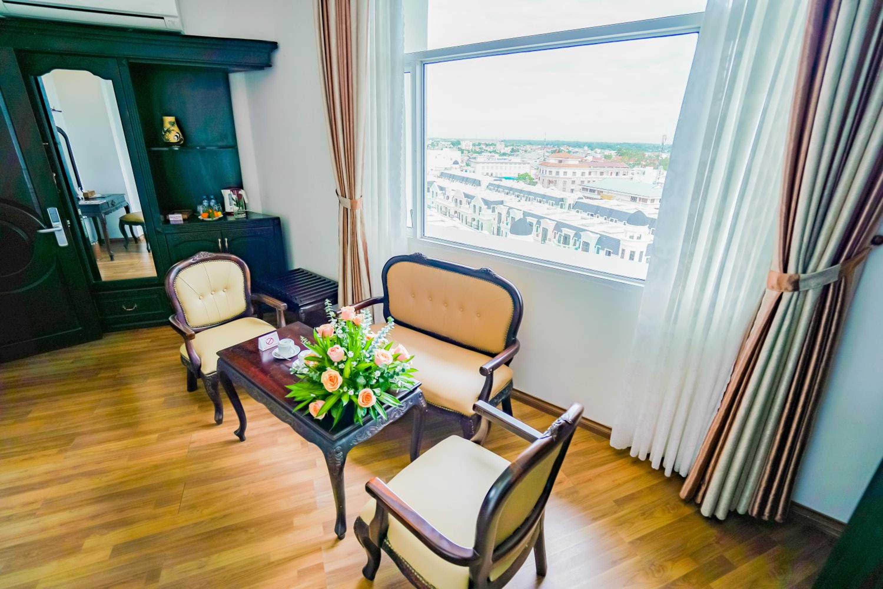 Suite - Photo 5
