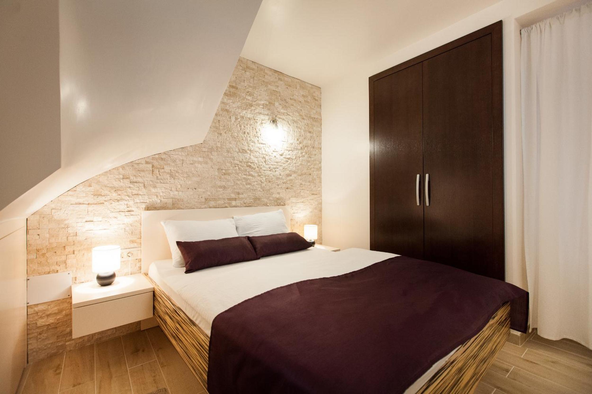 One-Bedroom Apartment - Photo 15
