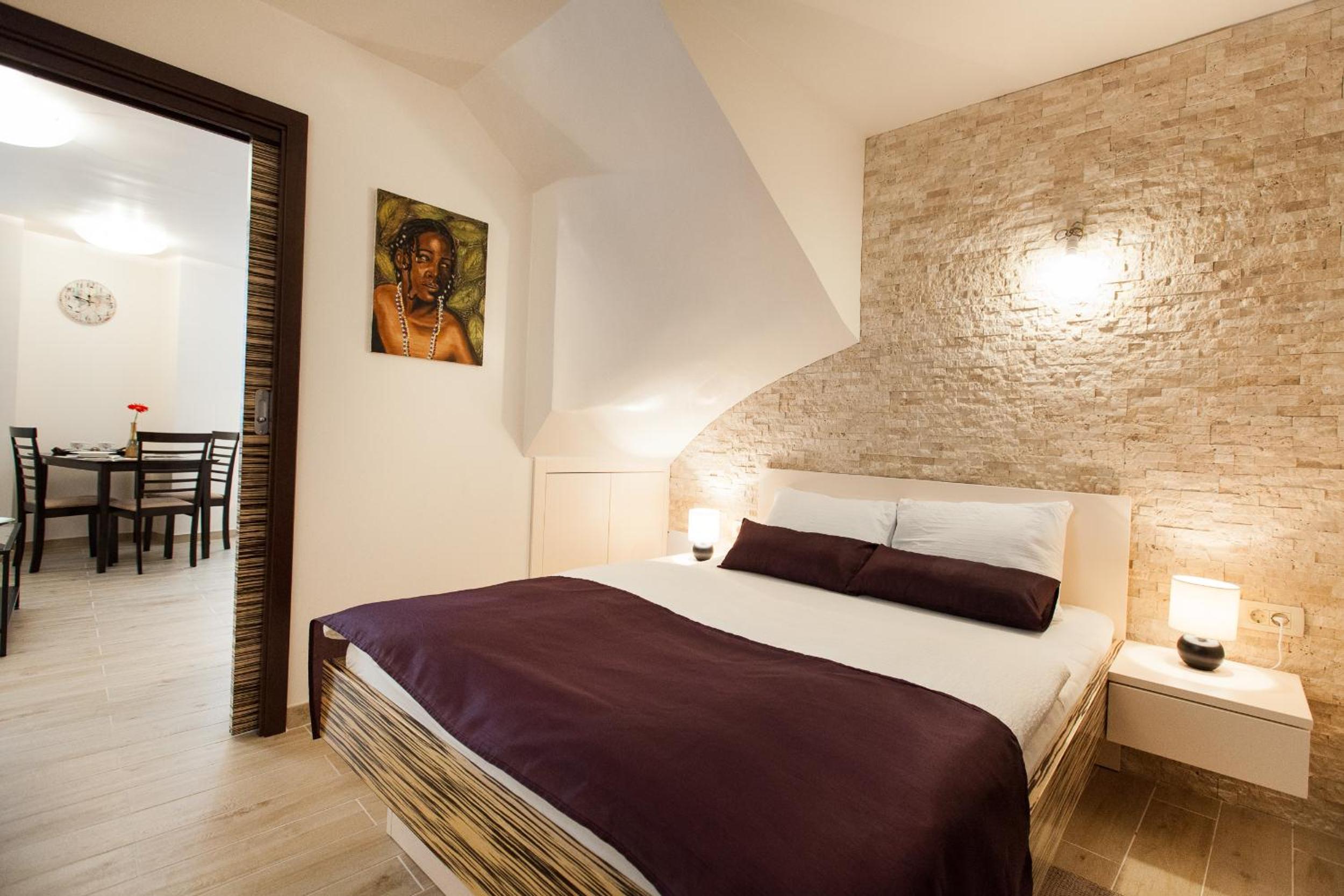 One-Bedroom Apartment - Photo 8