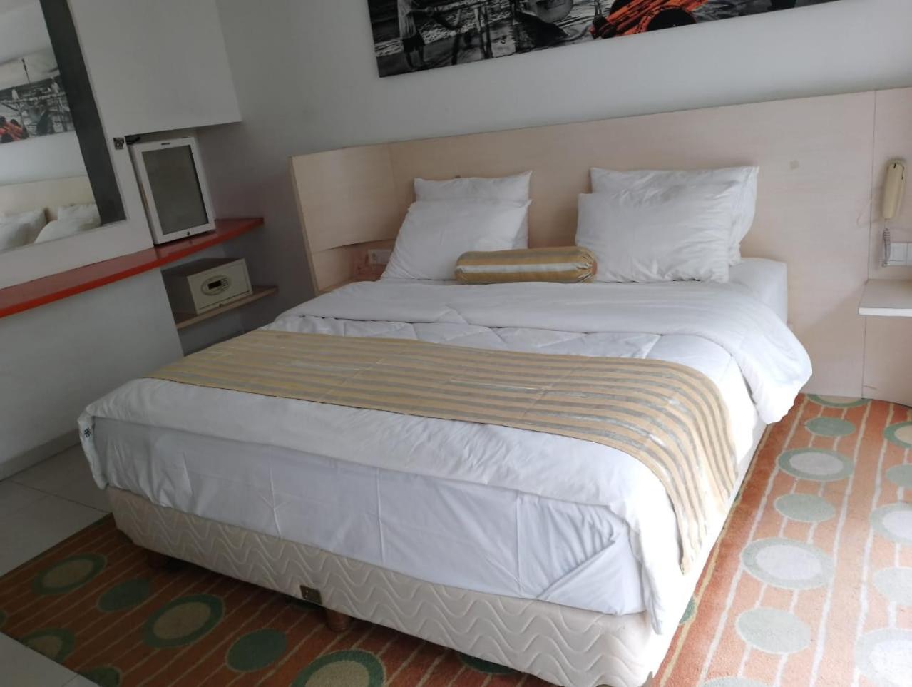 Standard King Room photo 1