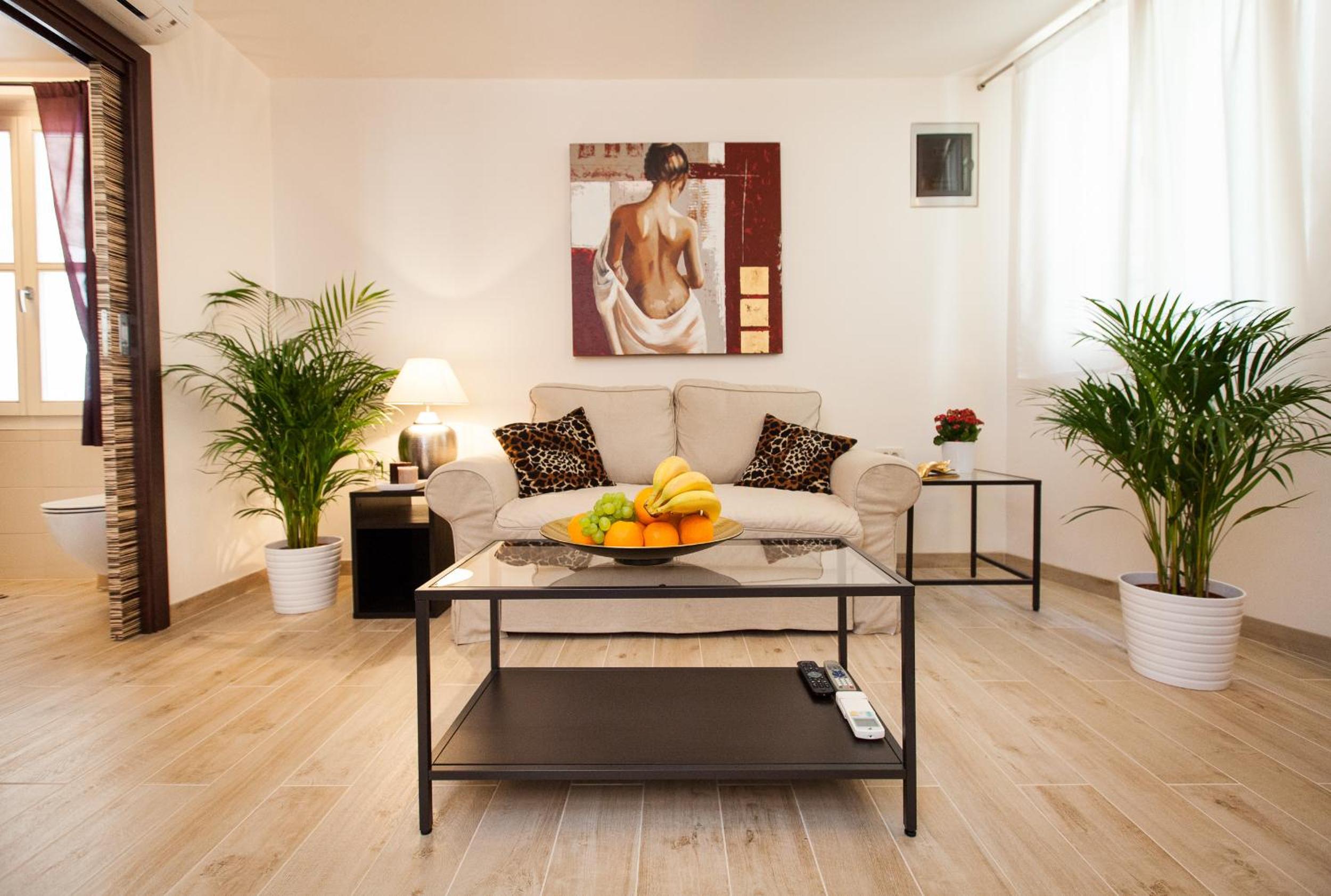 One-Bedroom Apartment - Photo 6