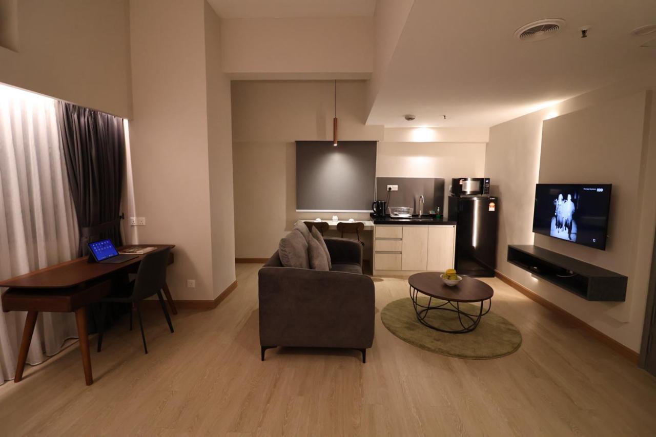 Deluxe King Studio