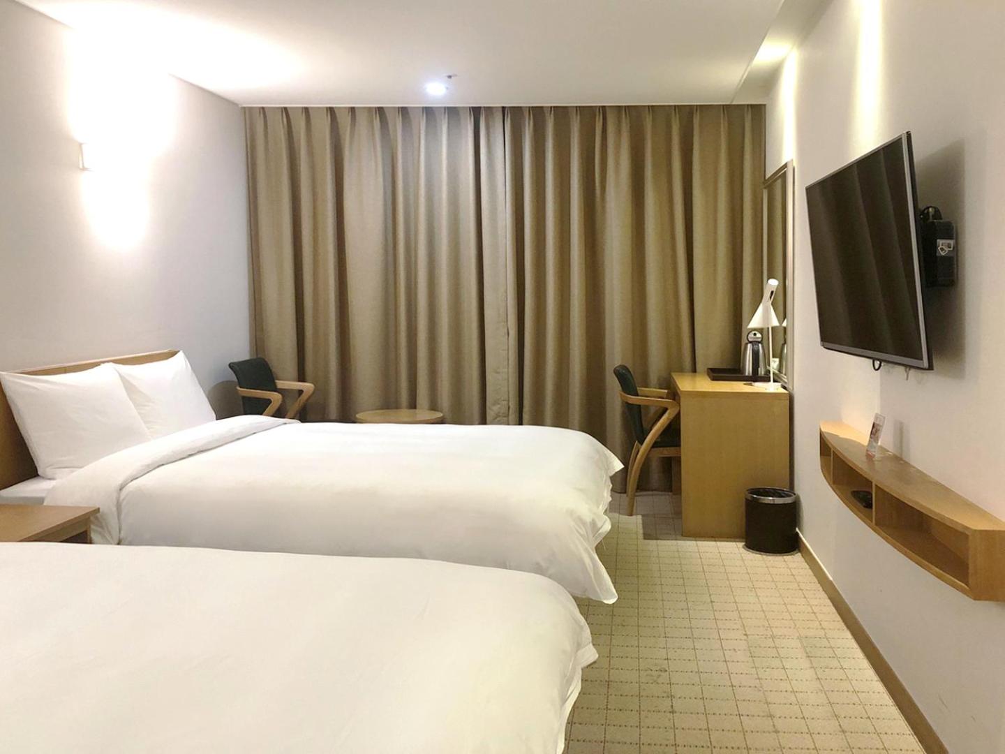 Standard Twin Room - Photo 1