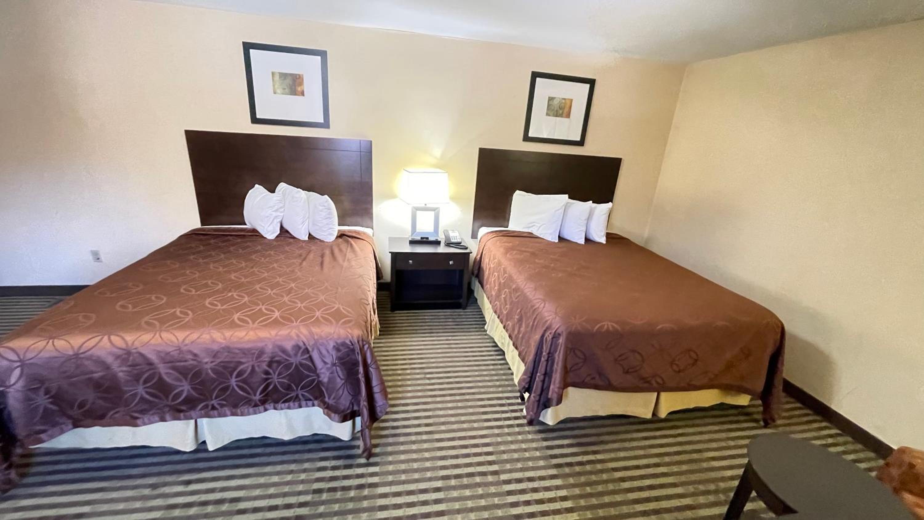 Deluxe Queen Room with Two Queen Beds photo 2