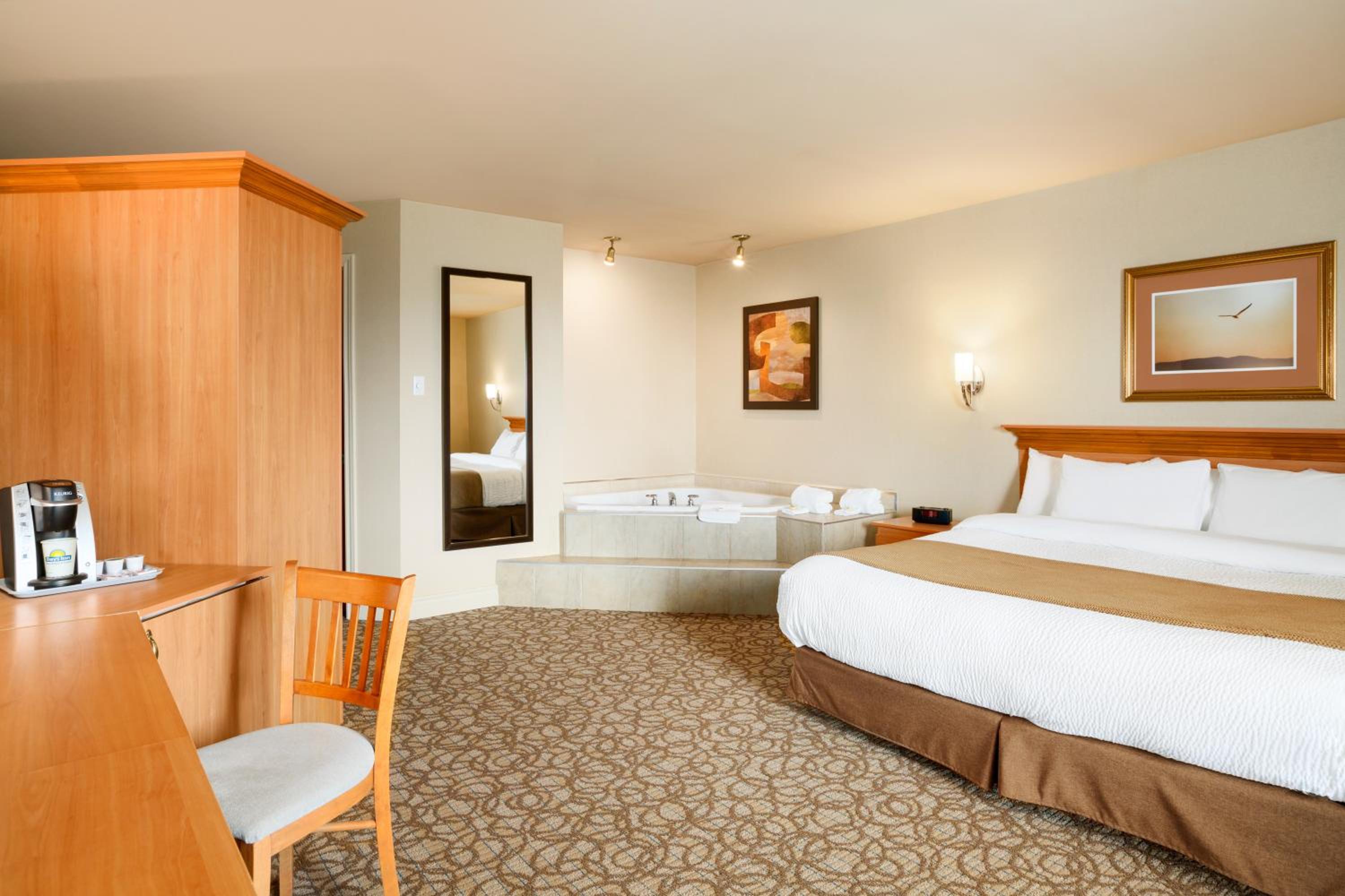 Room with One King Bed and One Queen Murphy Bed, Balcony - Non-Smoking photo 2