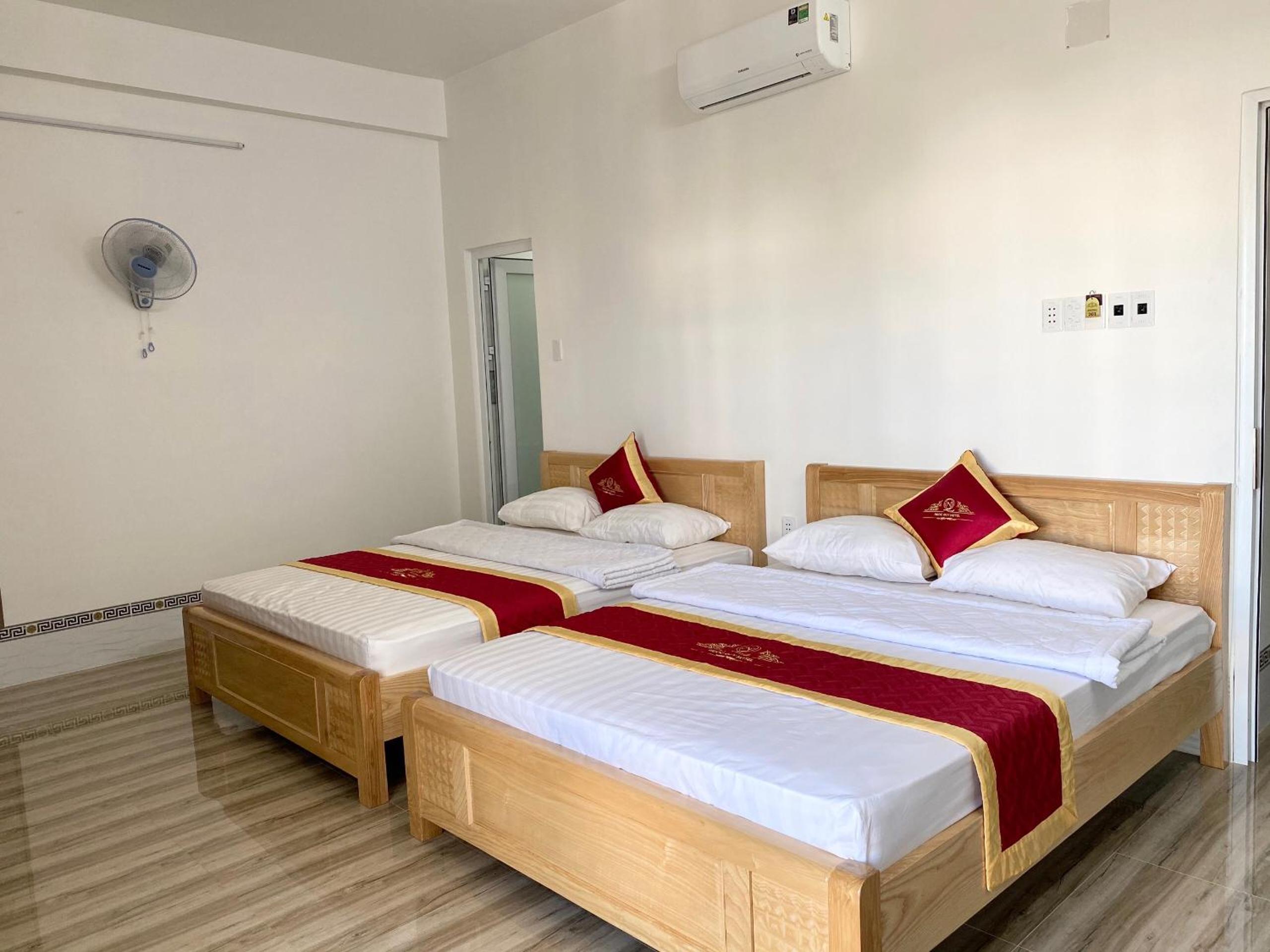 Queen Room with Balcony photo 2