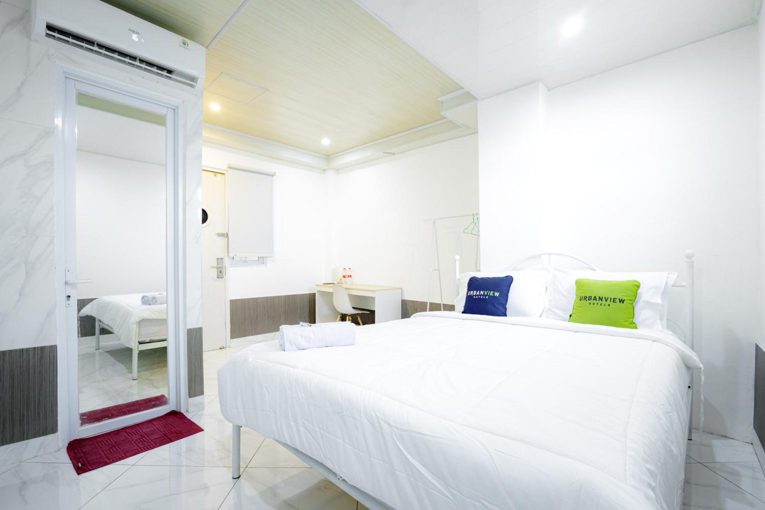 Deluxe Double Room - Photo 12
