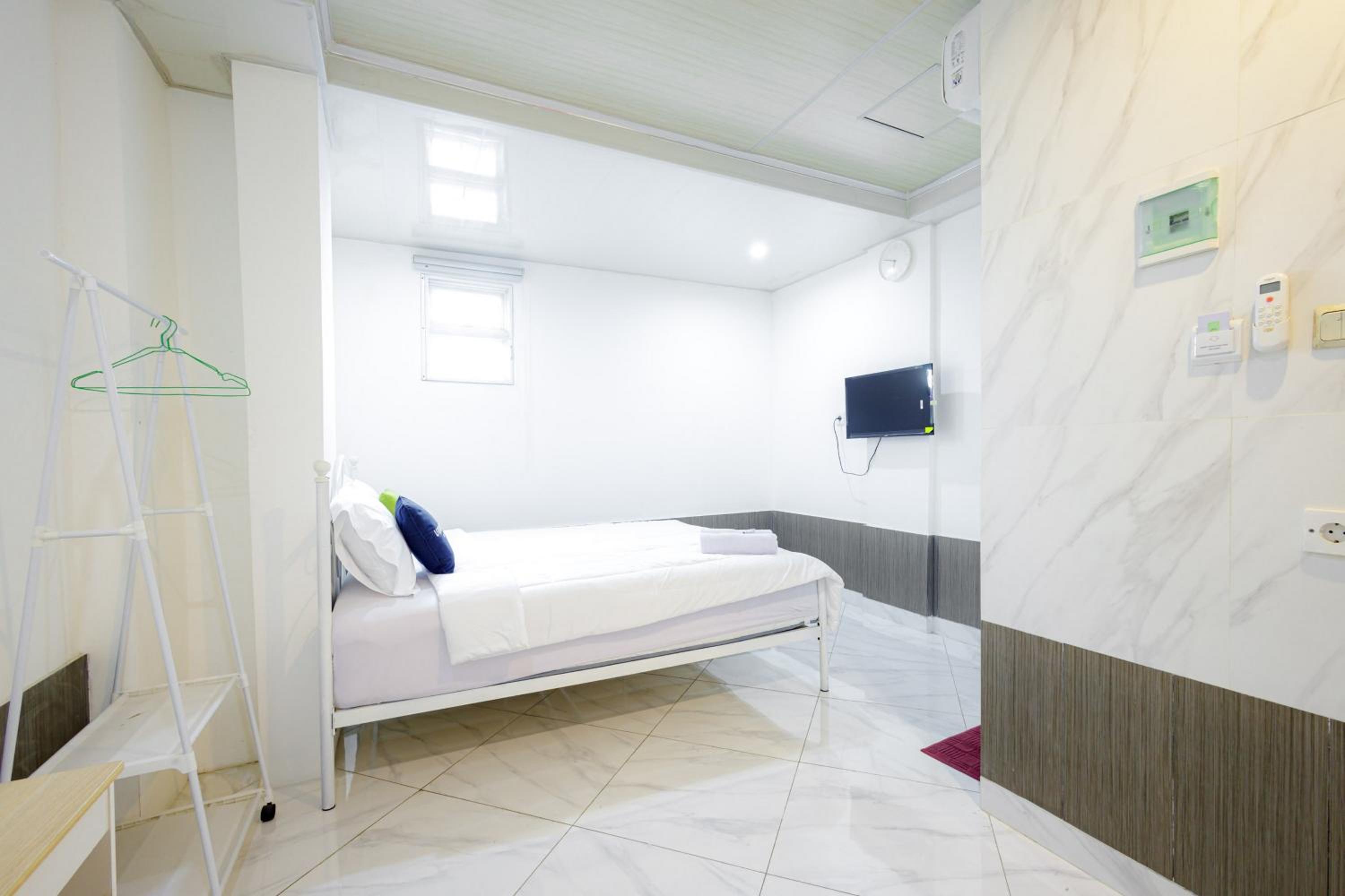 Deluxe Double Room - Photo 11