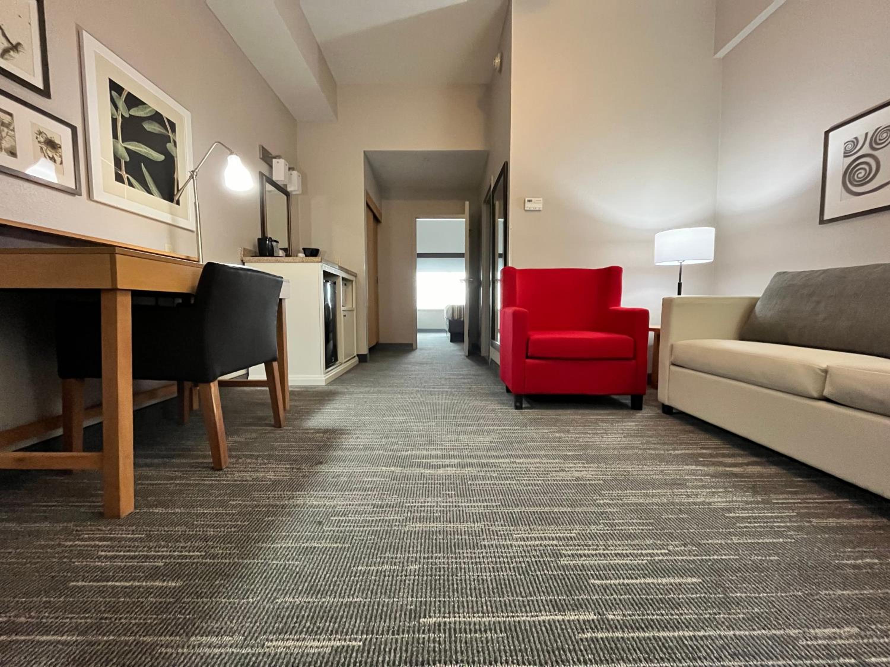One-Bedroom King Suite- Non-Smoking - Photo 1