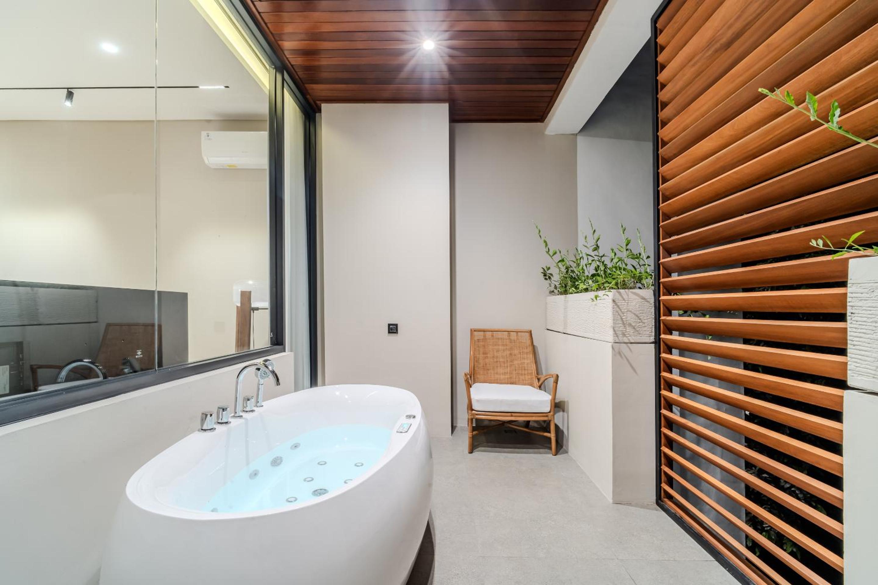 Two-bedroom Apartment 2 with Tub - Photo 13