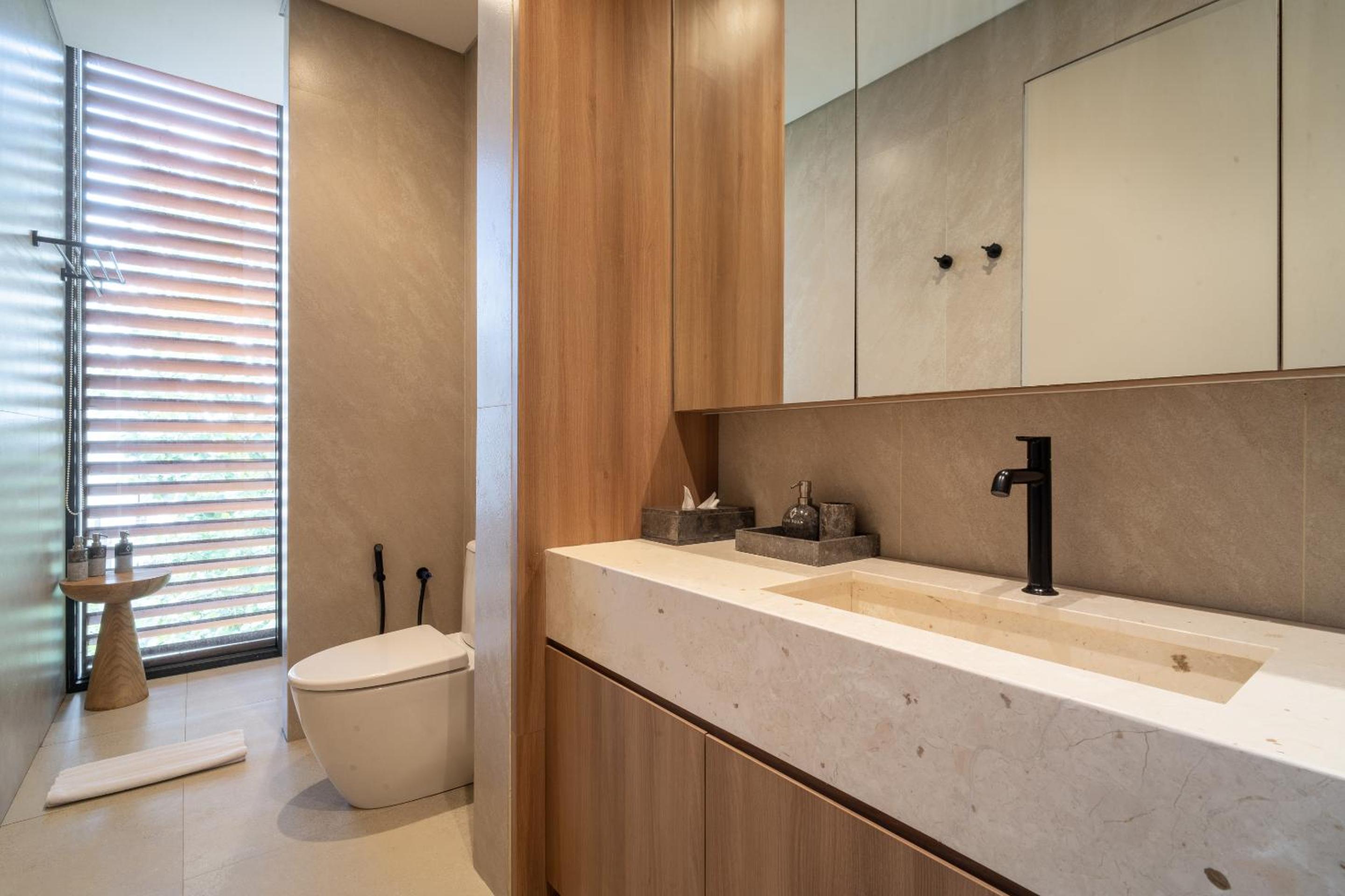 Two-bedroom Apartment 2 with Tub - Photo 2