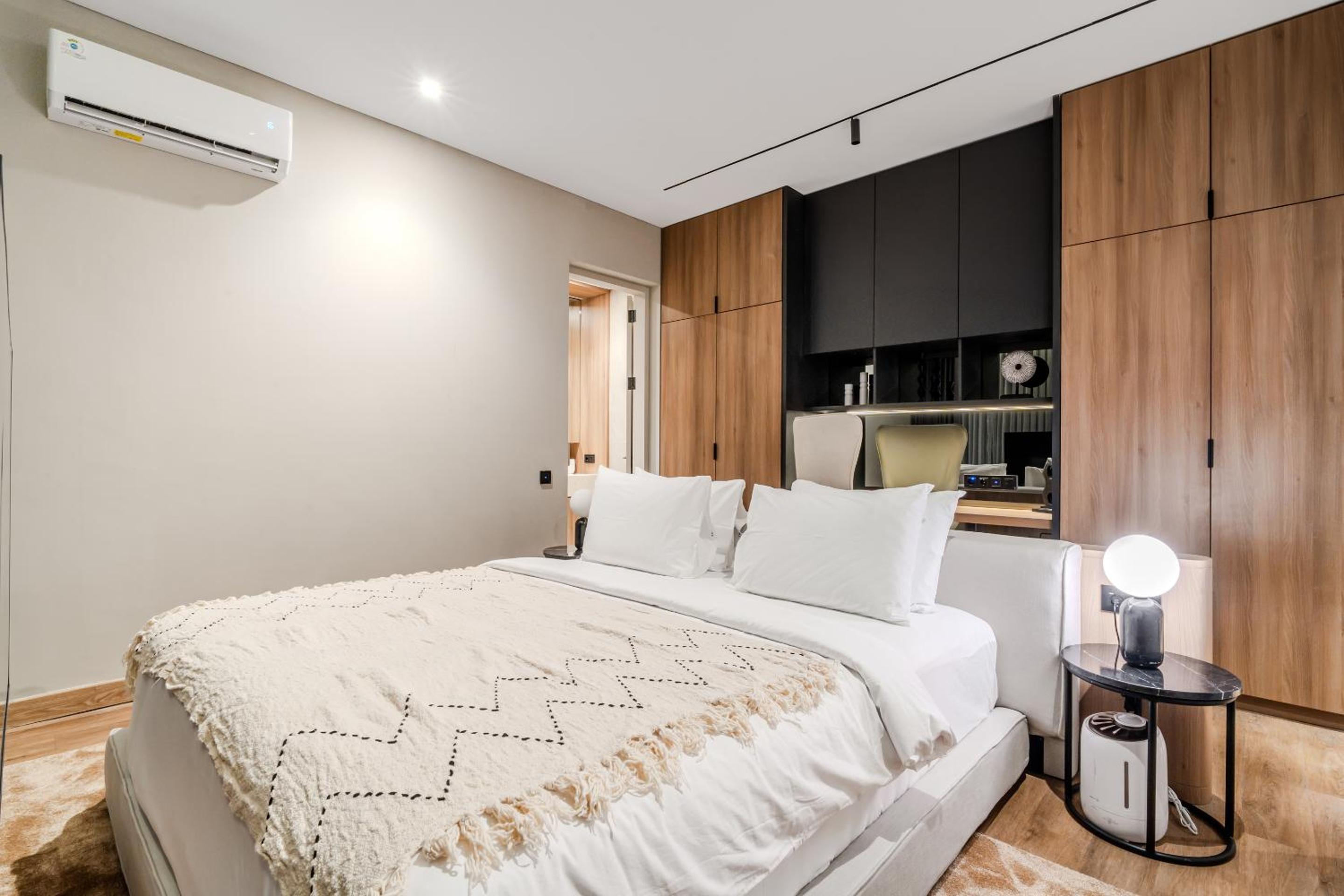 Two-bedroom Apartment 2 with Tub - Photo 10