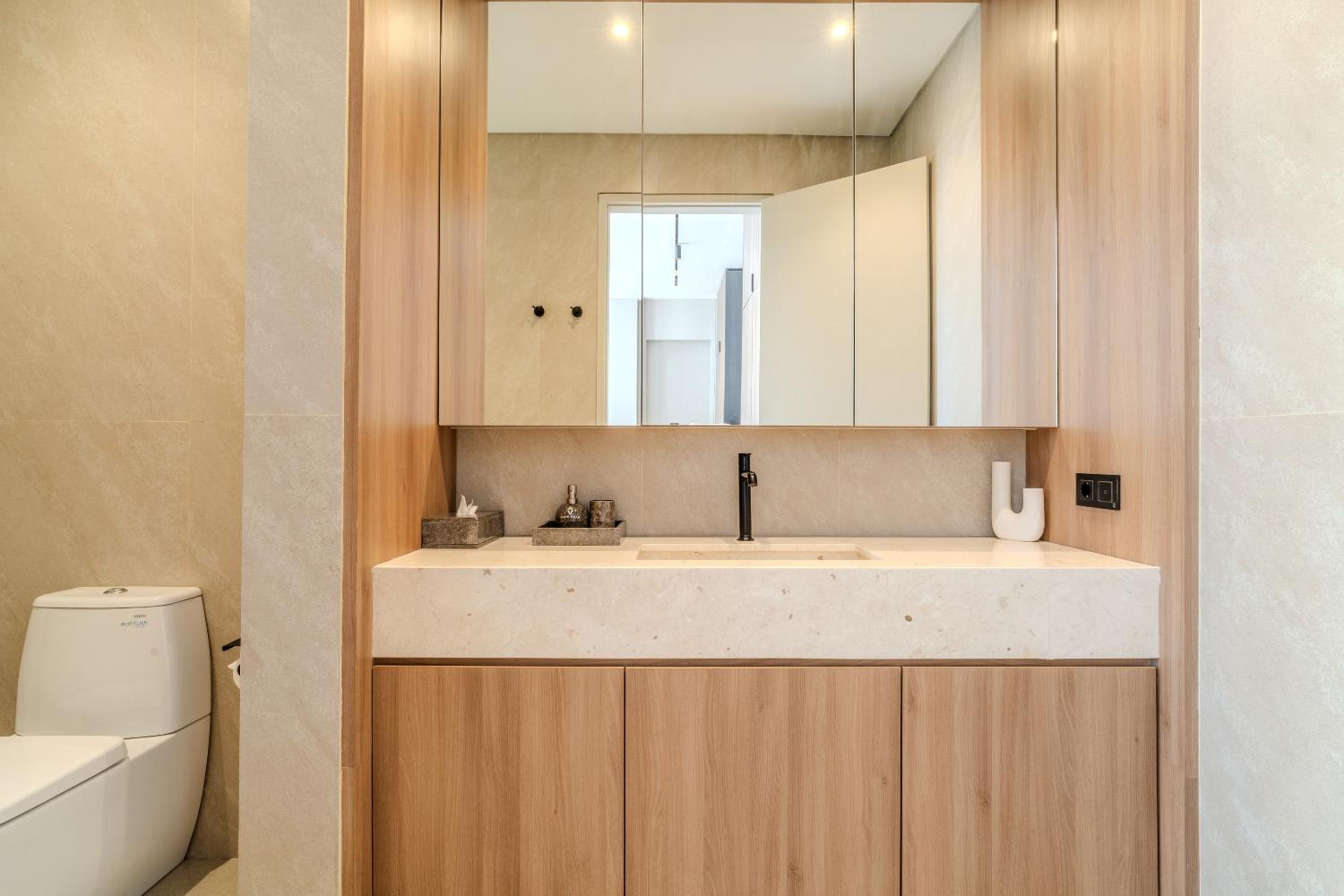 Two-bedroom Apartment 2 with Tub - Photo 3