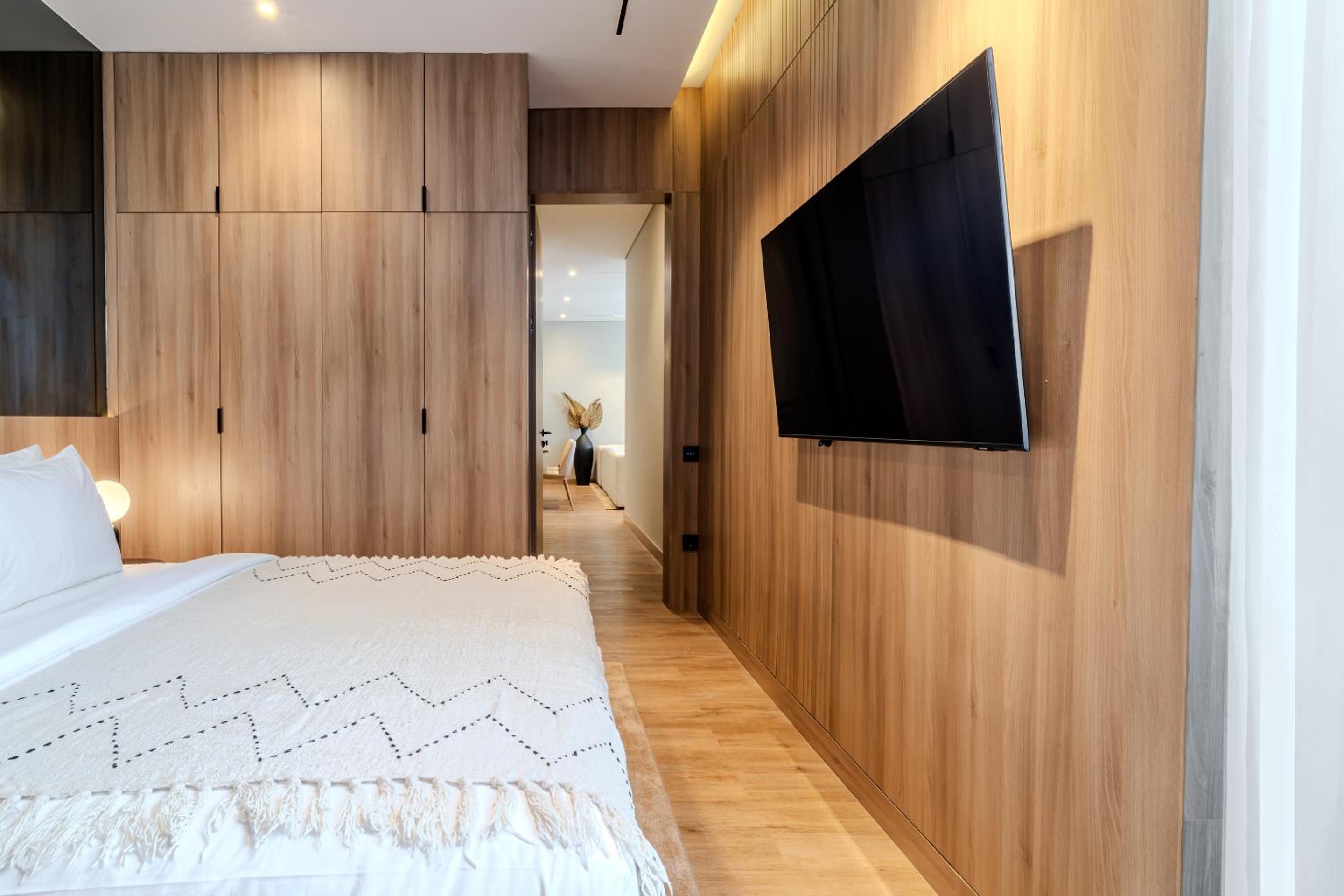 Two-bedroom Apartment 2 with Tub - Photo 9
