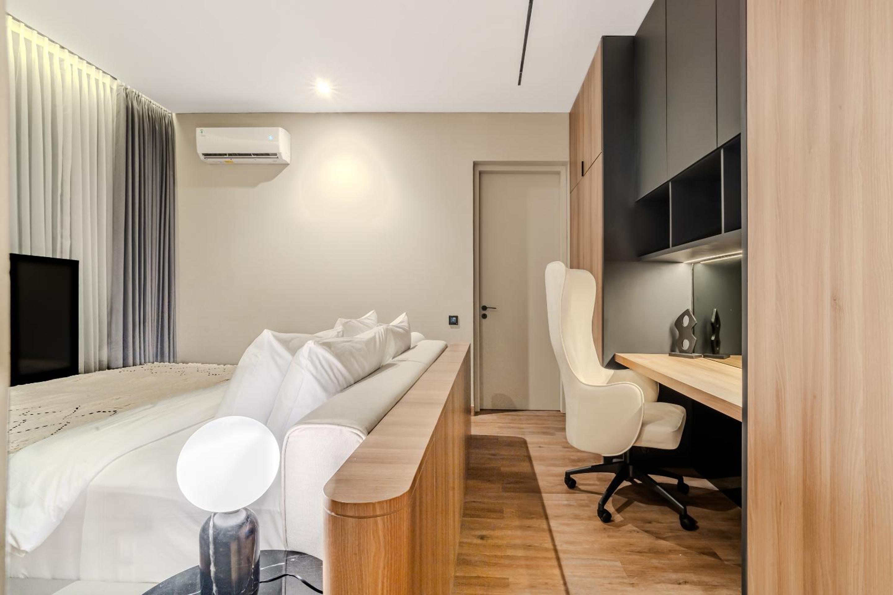 Two-bedroom Apartment 2 with Tub - Photo 5