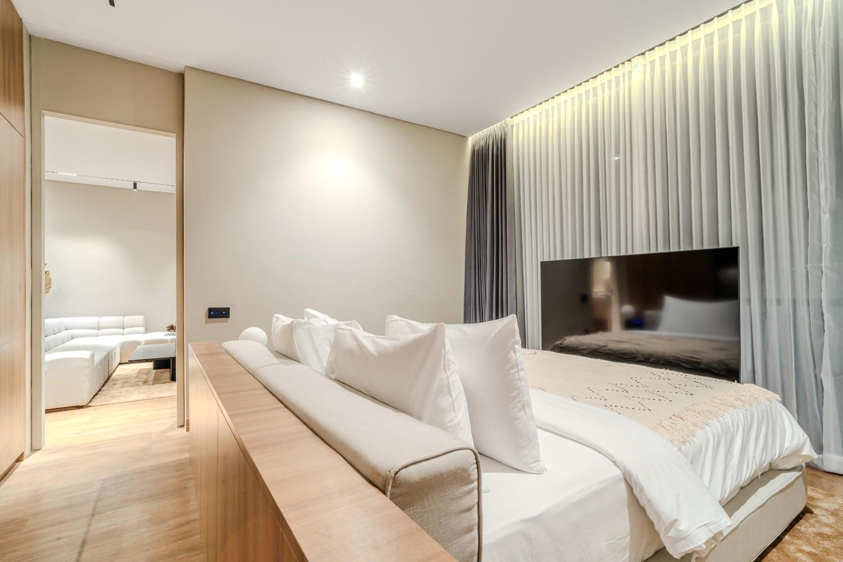 Two-bedroom Apartment 2 with Tub - Photo 4