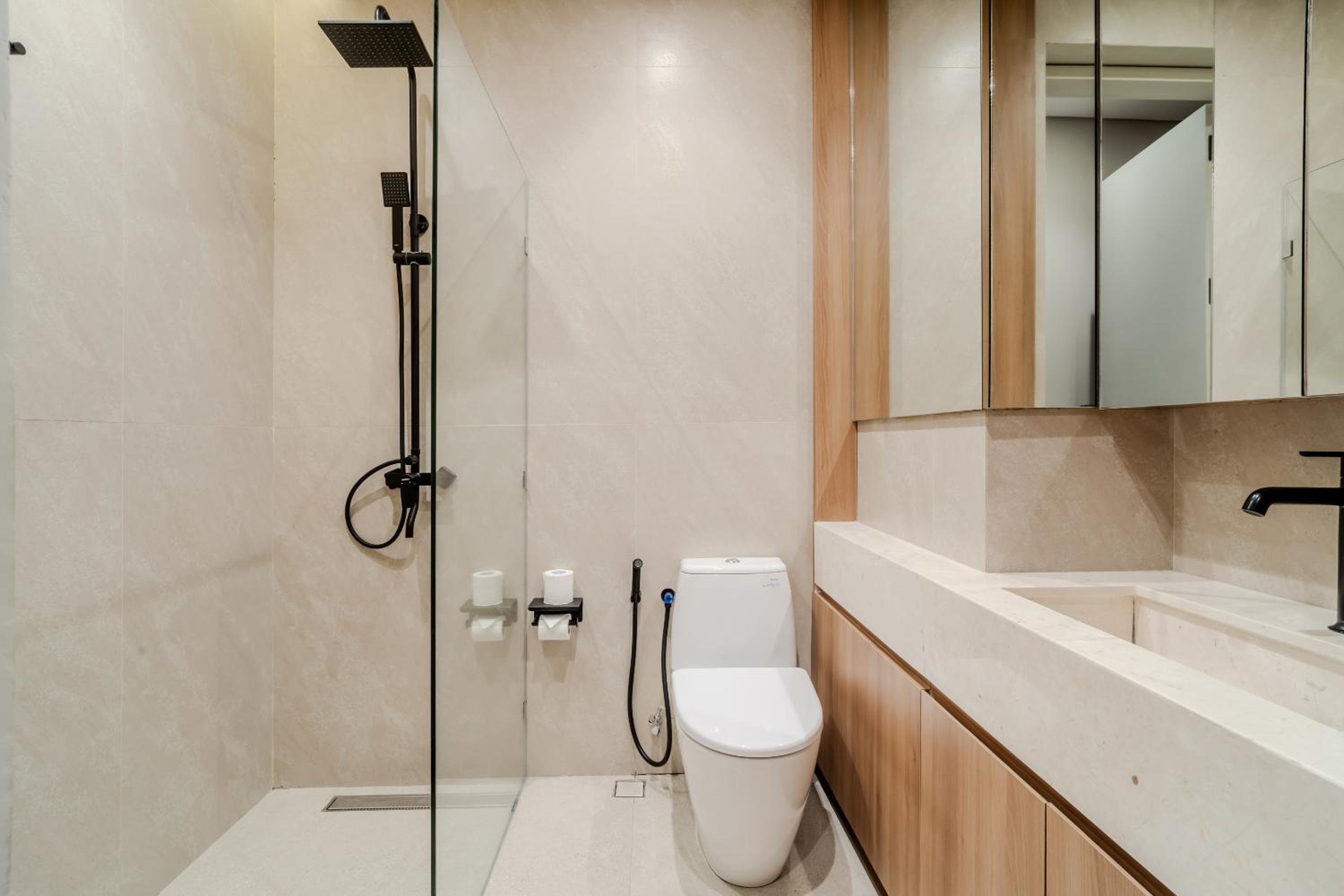 Two-bedroom Apartment 2 with Tub - Photo 7