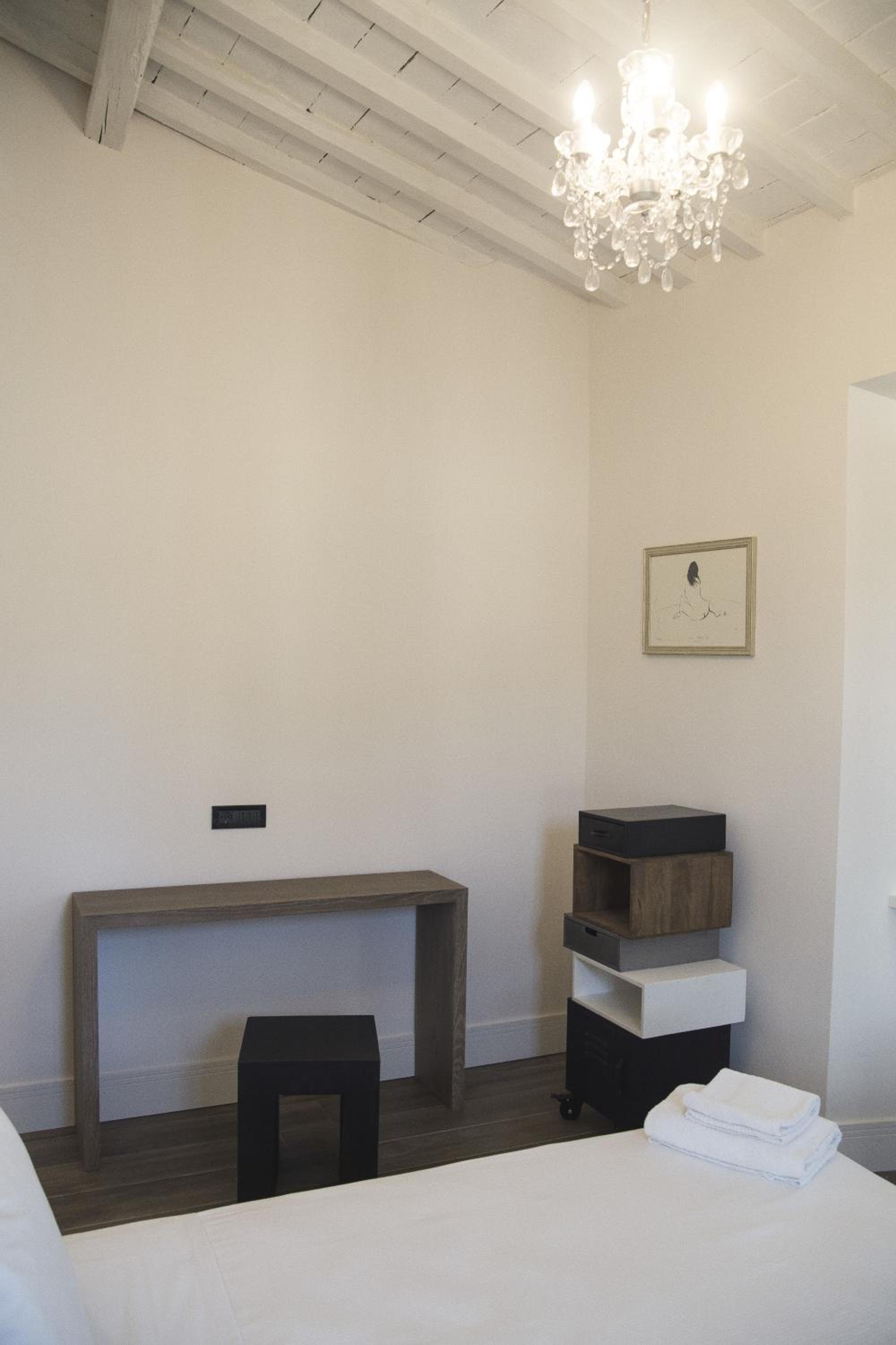 Deluxe Double Room with City View photo 2