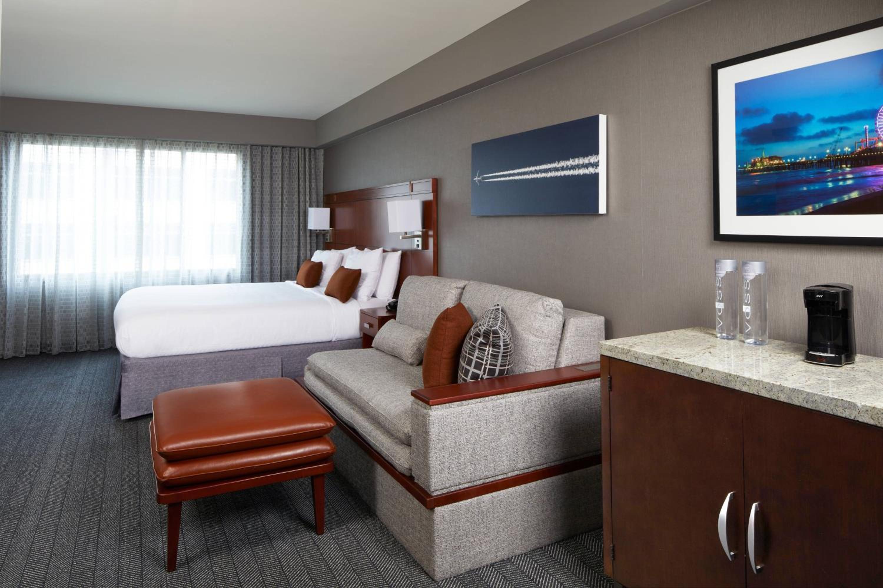 King Room with Roll-In Shower - Mobility Accessible photo 1