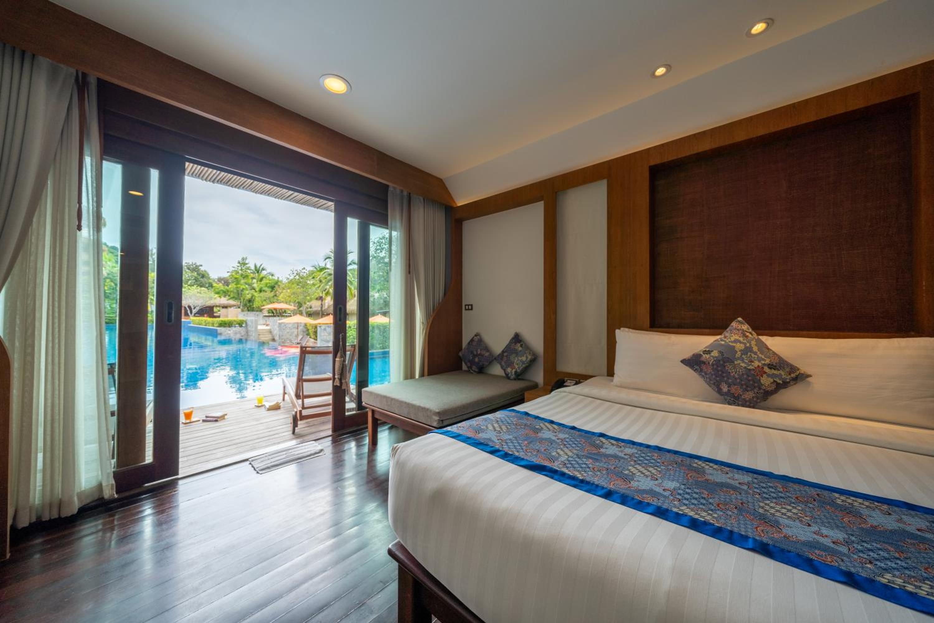 Deluxe Pool Access - Photo 7