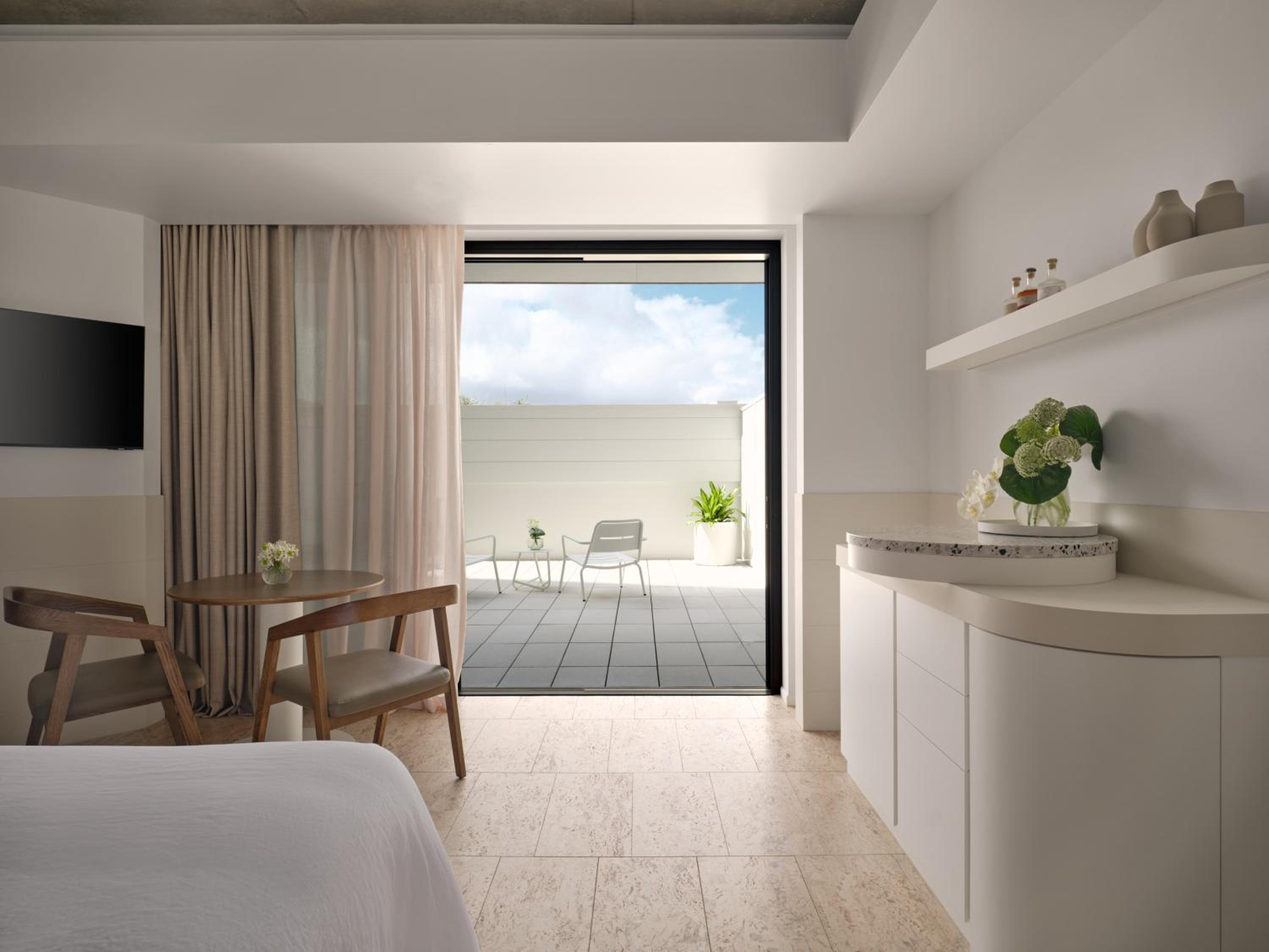 Courtyard King Room