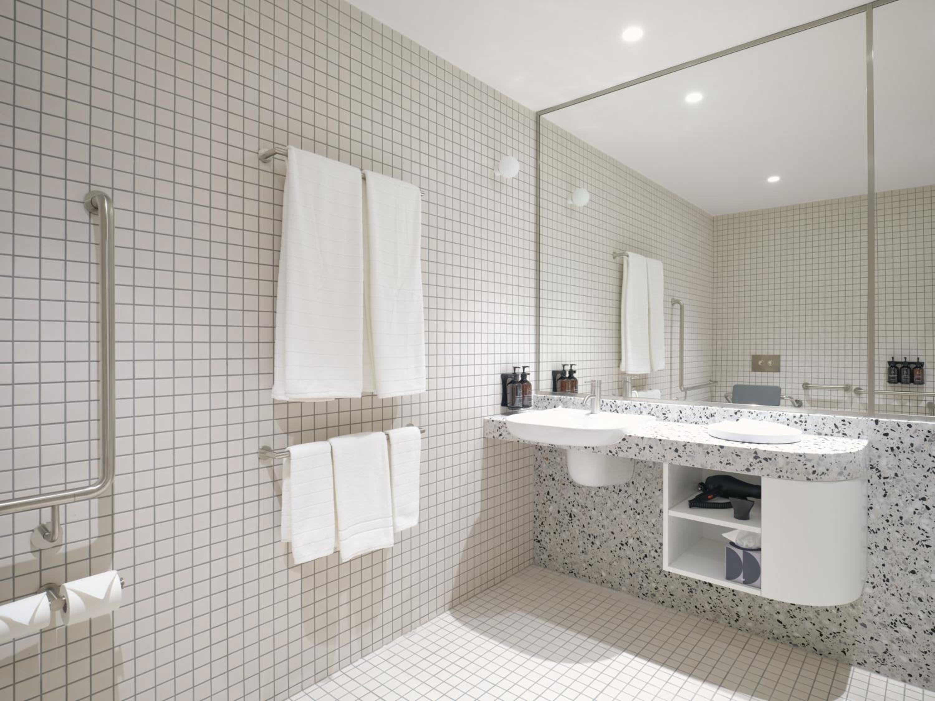 Ocean Corner Accessible Suite photo 3