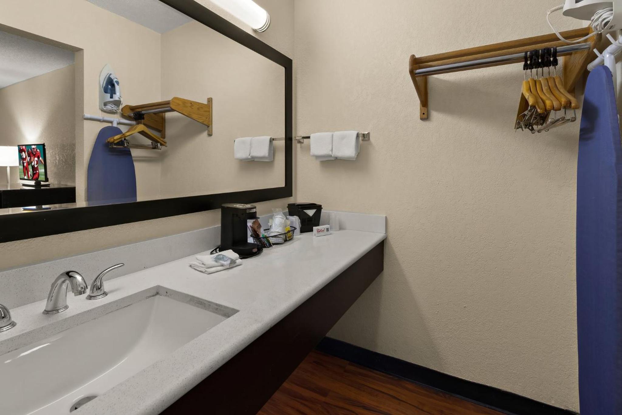 Superior King Room Non-Smoking - Photo 4
