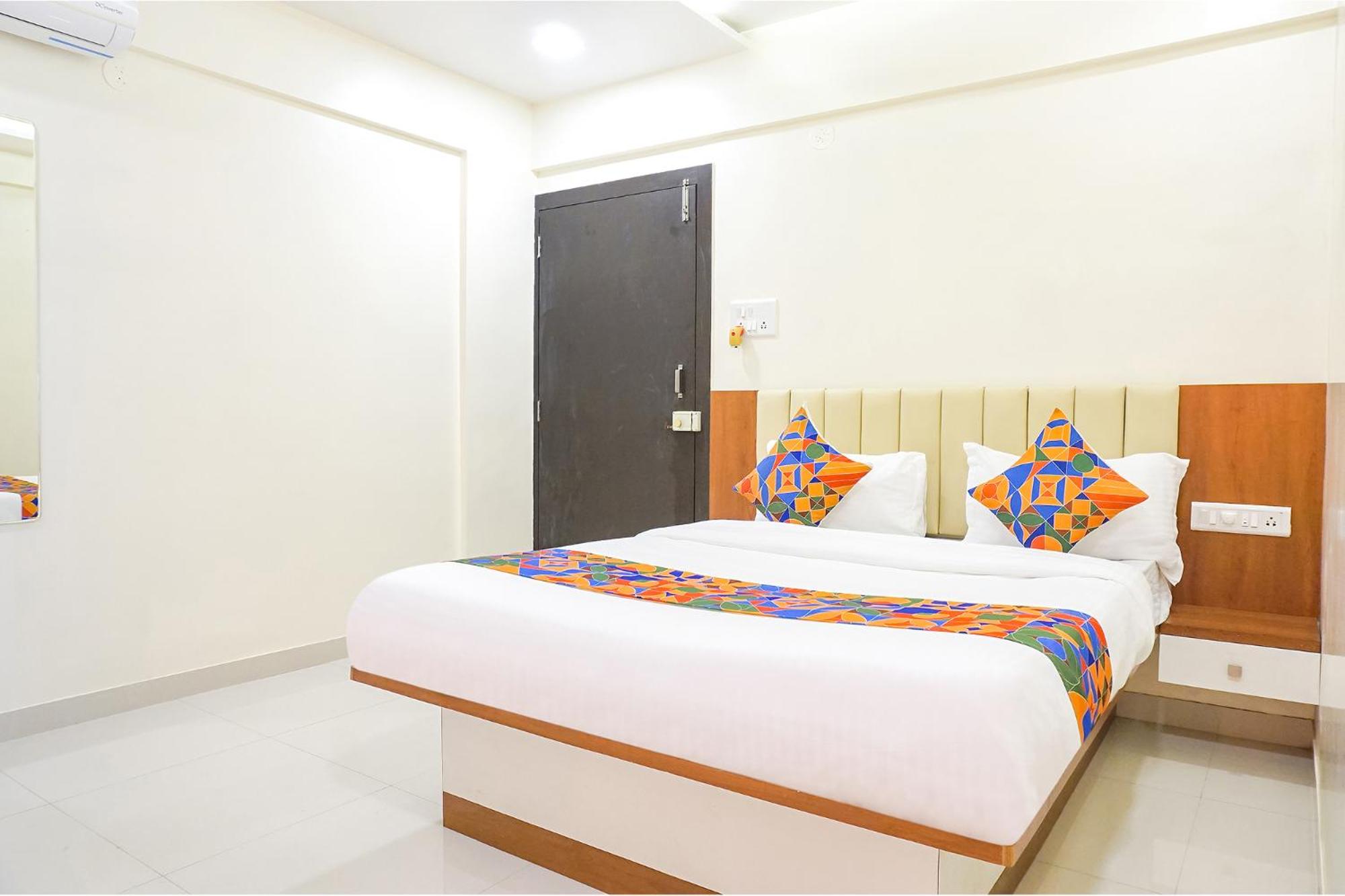 Deluxe Room - Photo 3