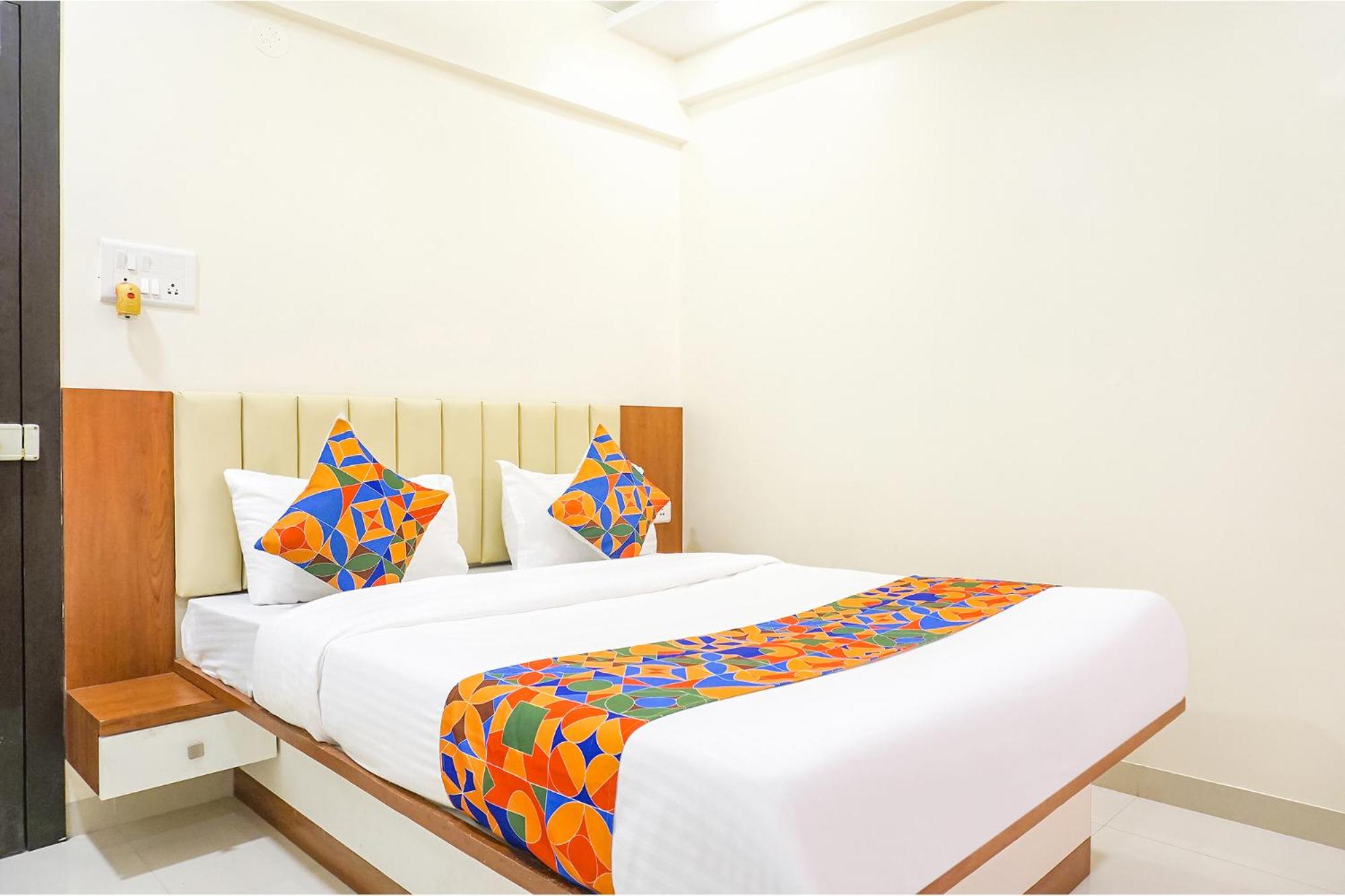 Deluxe Room - Photo 1