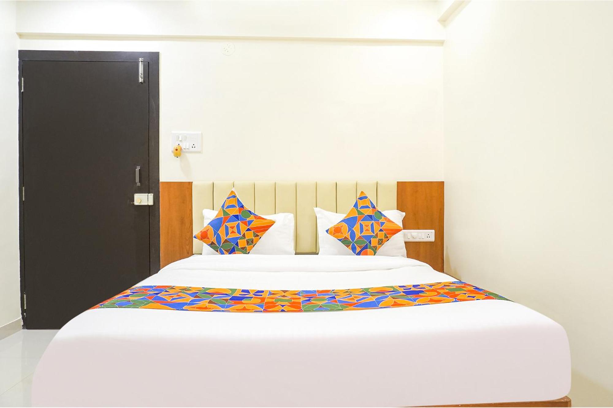 Deluxe Room - Photo 4