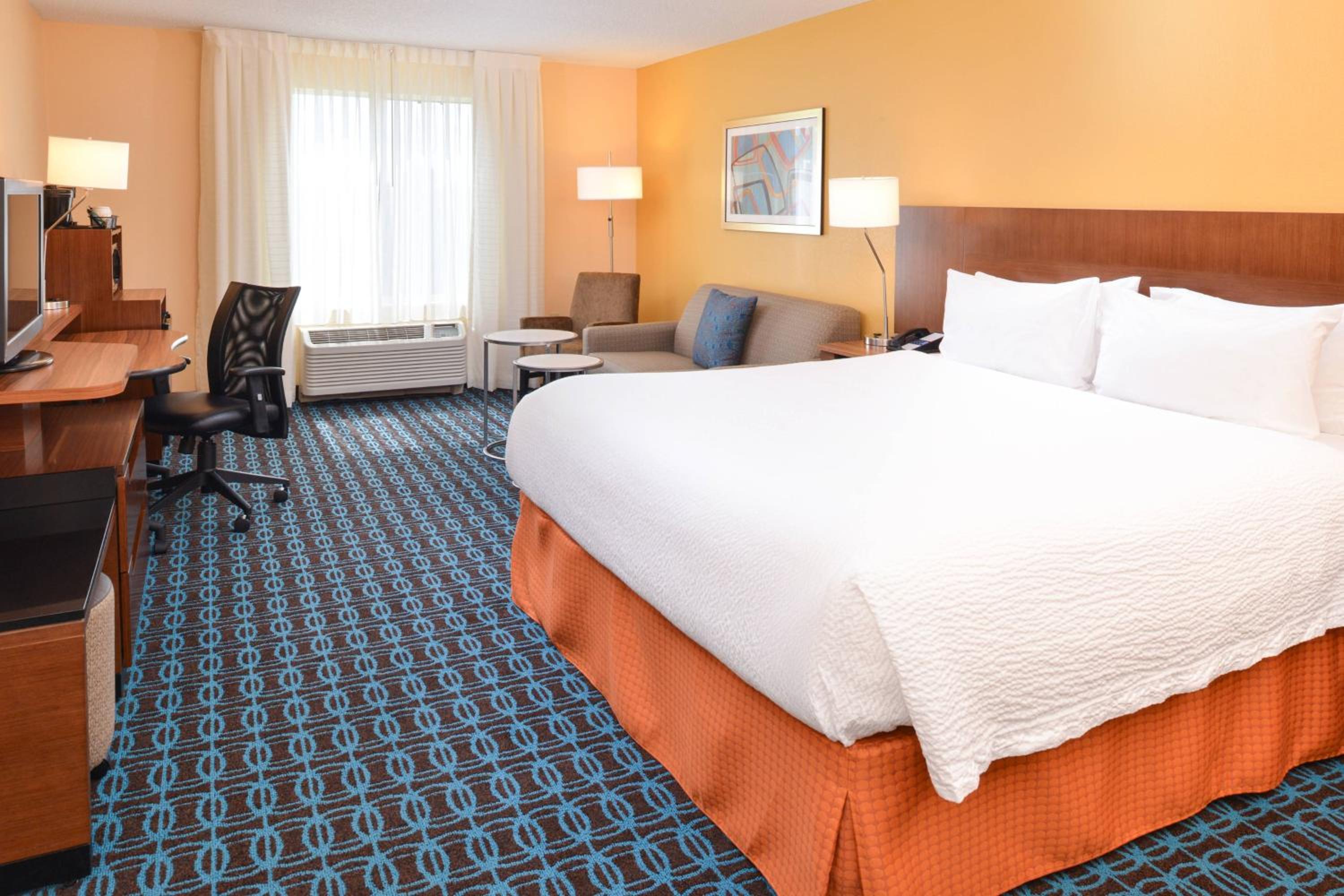 Deluxe King Room with Sofa Bed (No Resort Fee)