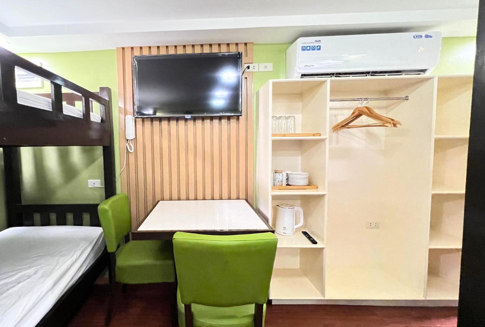 10-Bed Mixed Dormitory Room photo 2