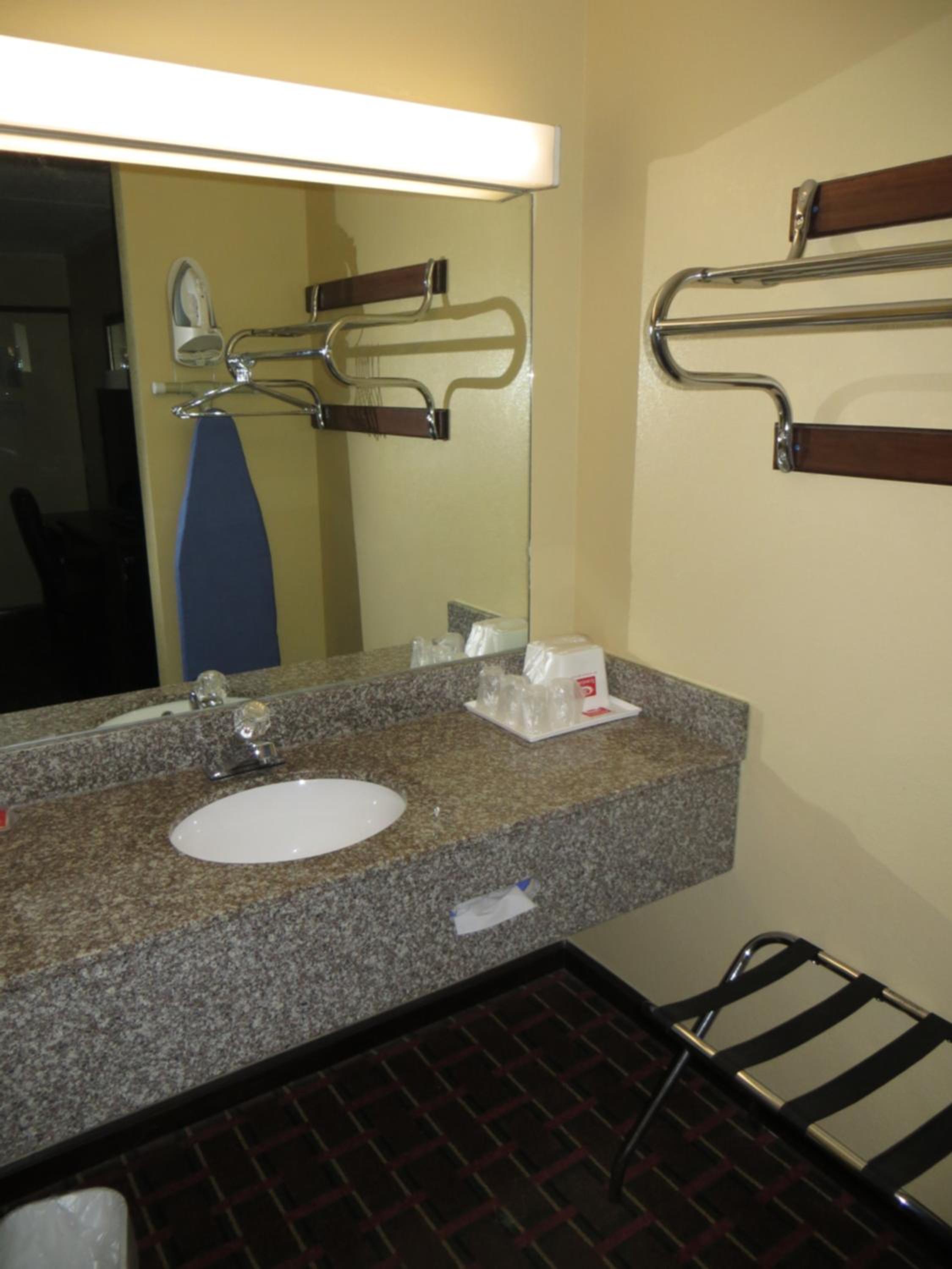 King Room - Non-Smoking - Photo 5