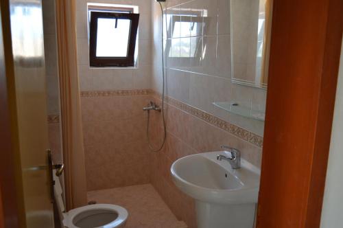 Deluxe Twin Room with Balcony and Sea View photo 2