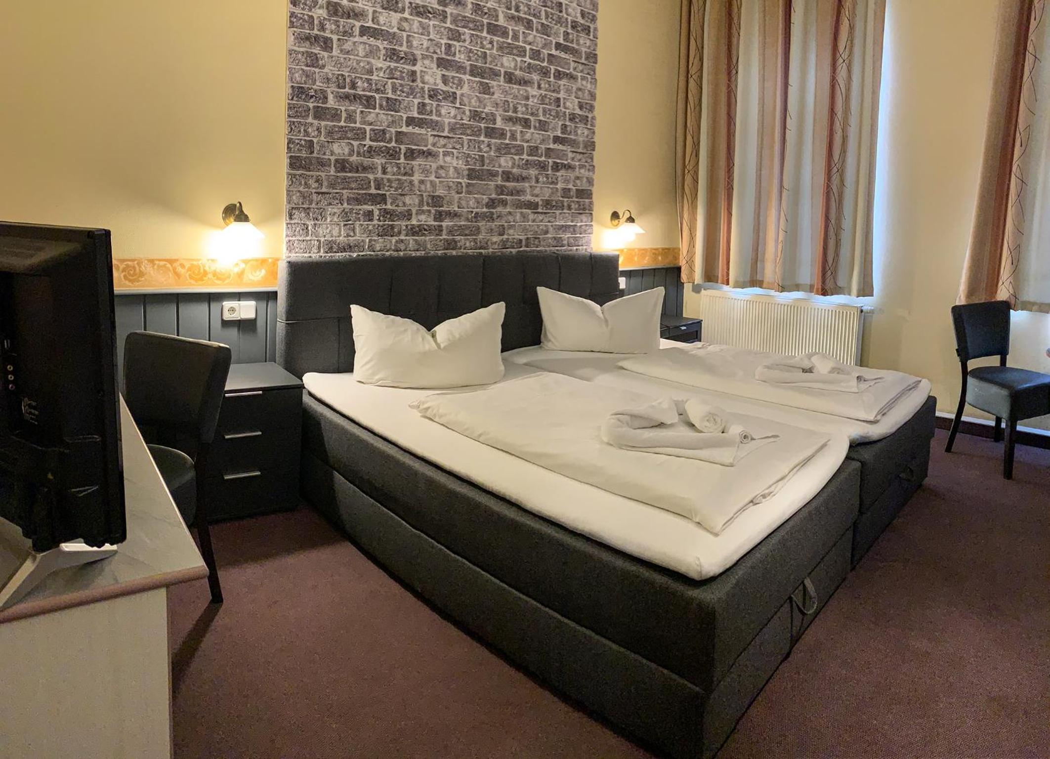 Double Room with Private Bathroom - Photo 4