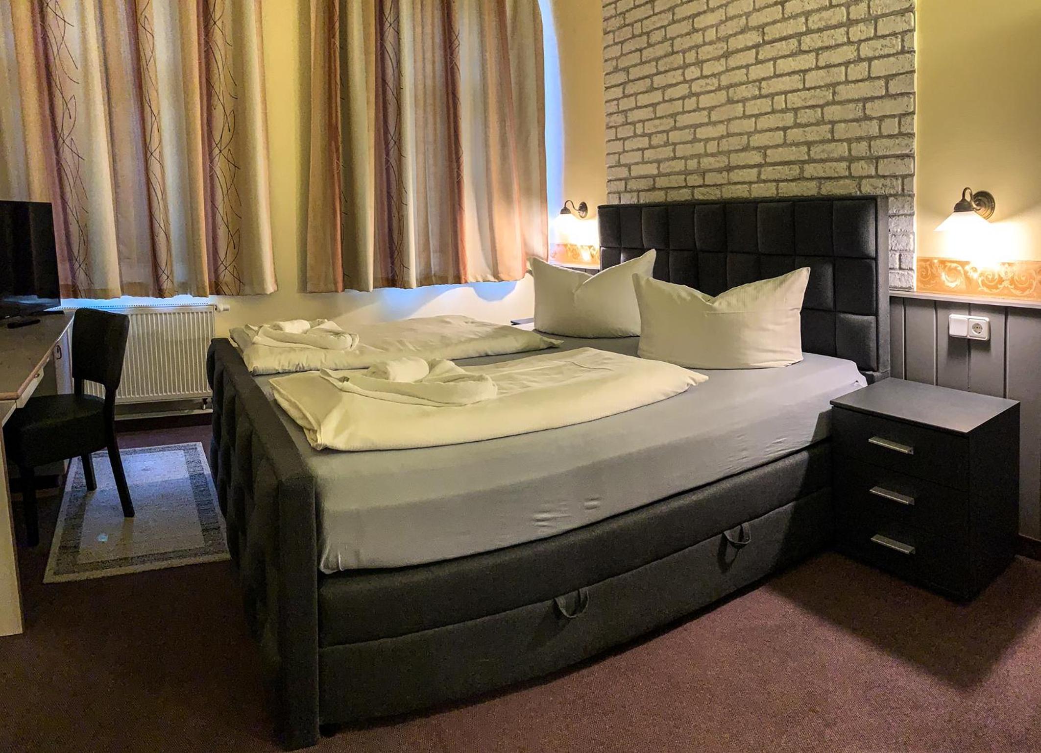 Double Room with Private Bathroom - Photo 8