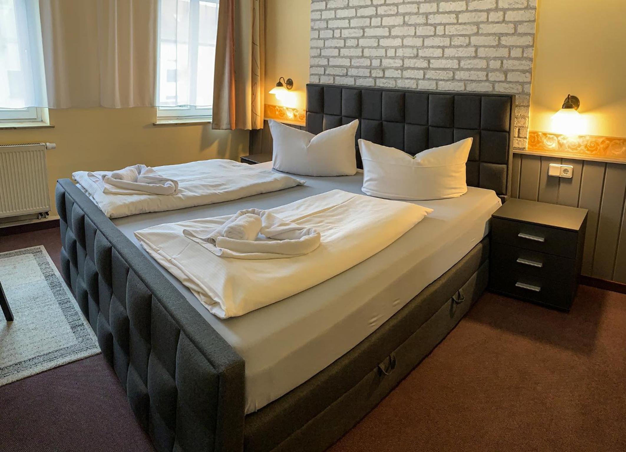 Double Room with Private Bathroom - Photo 2