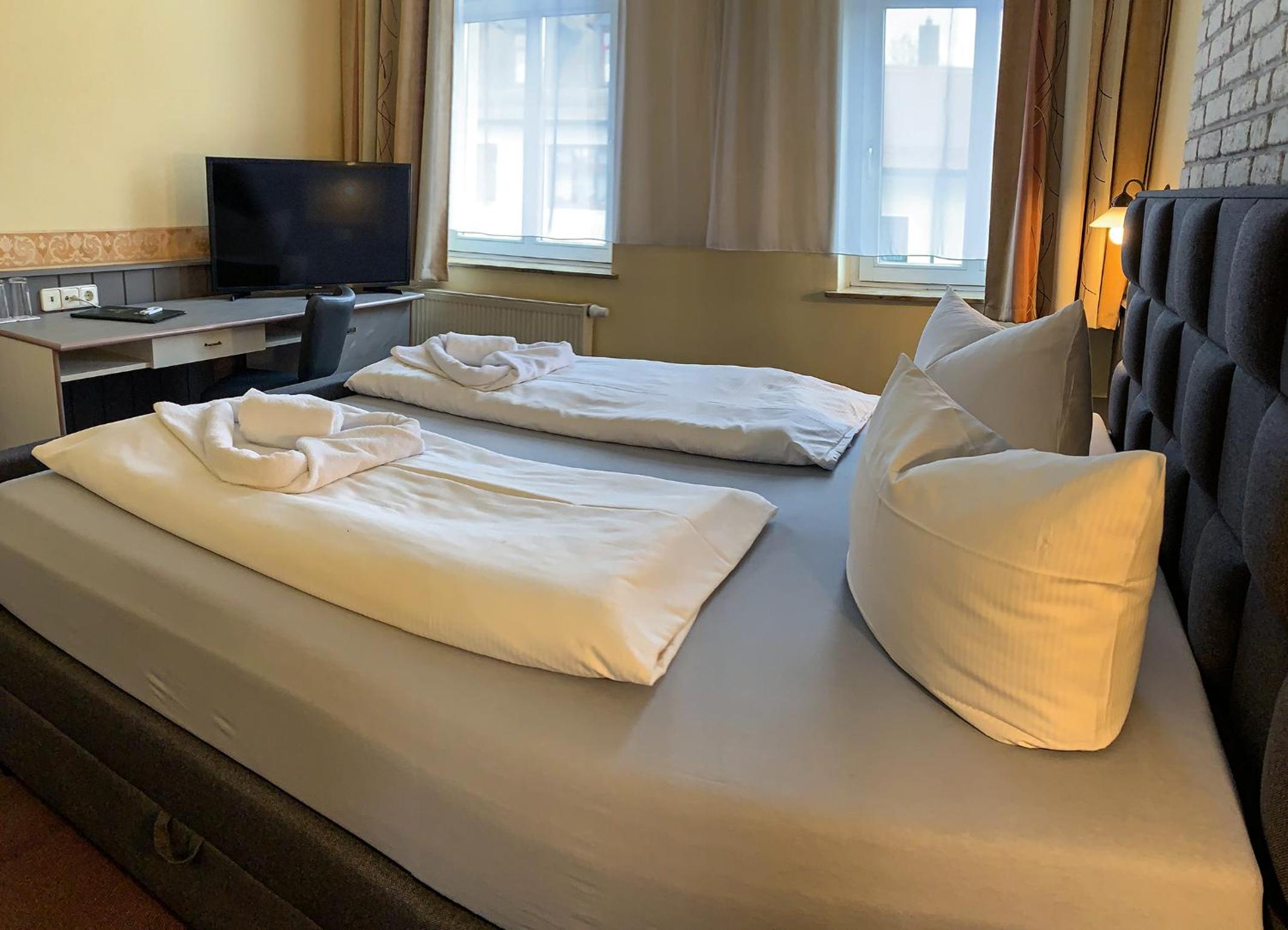 Double Room with Private Bathroom - Photo 7