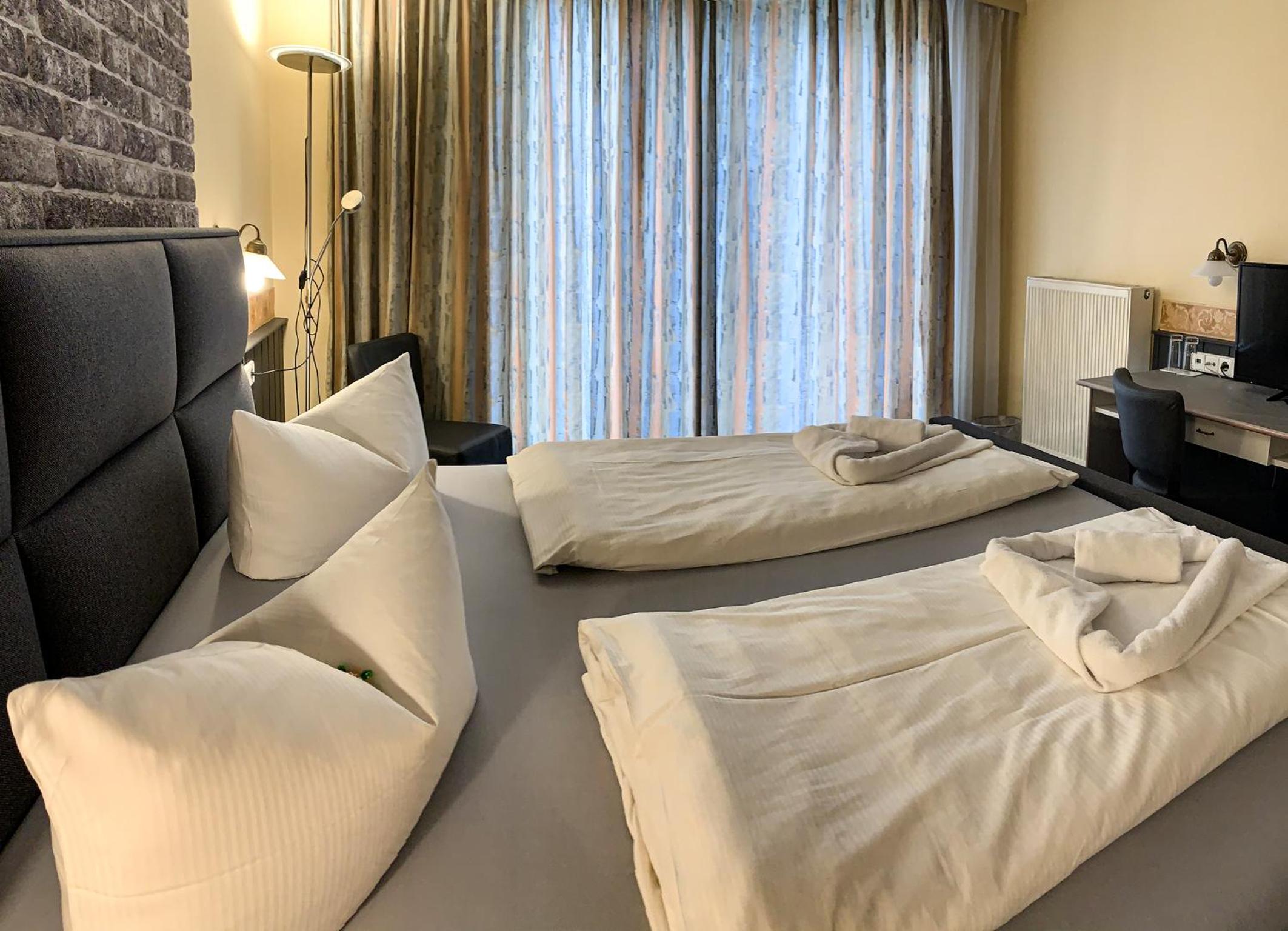 Double Room with Private Bathroom - Photo 15