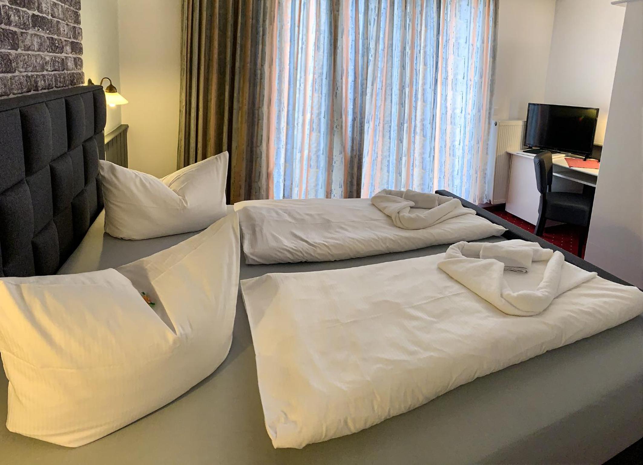 Double Room with Private Bathroom - Photo 13