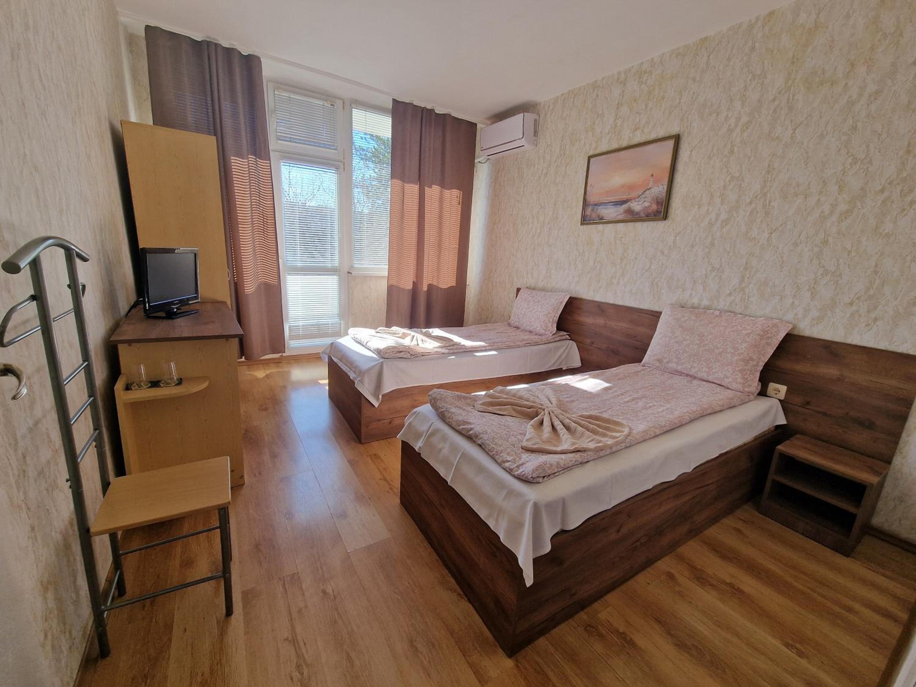 Twin Room - Photo 1